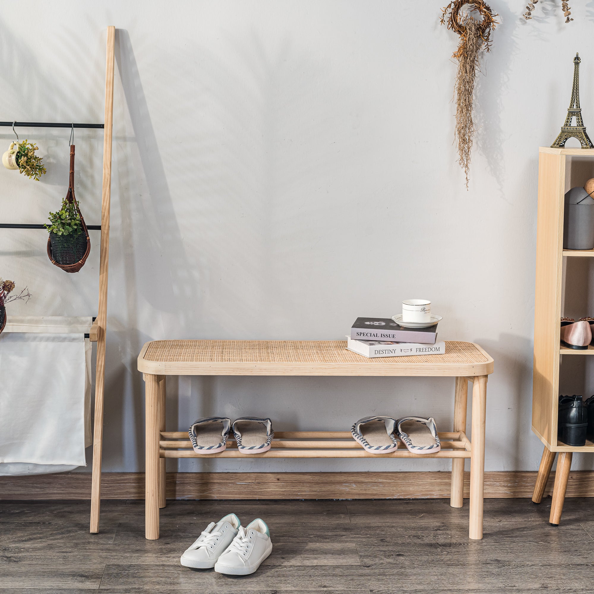 Ławka z schowkiem z litego drewna sosnowego i rattanu