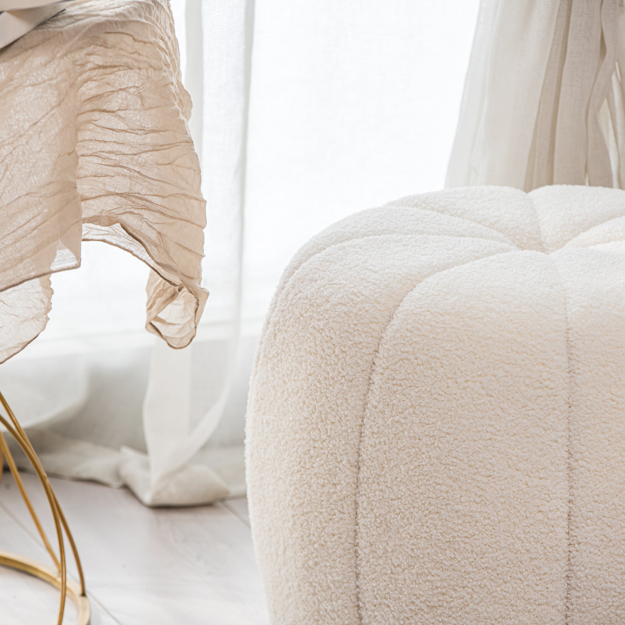 FJORD - Pufa z białymi pętelkami i paskami