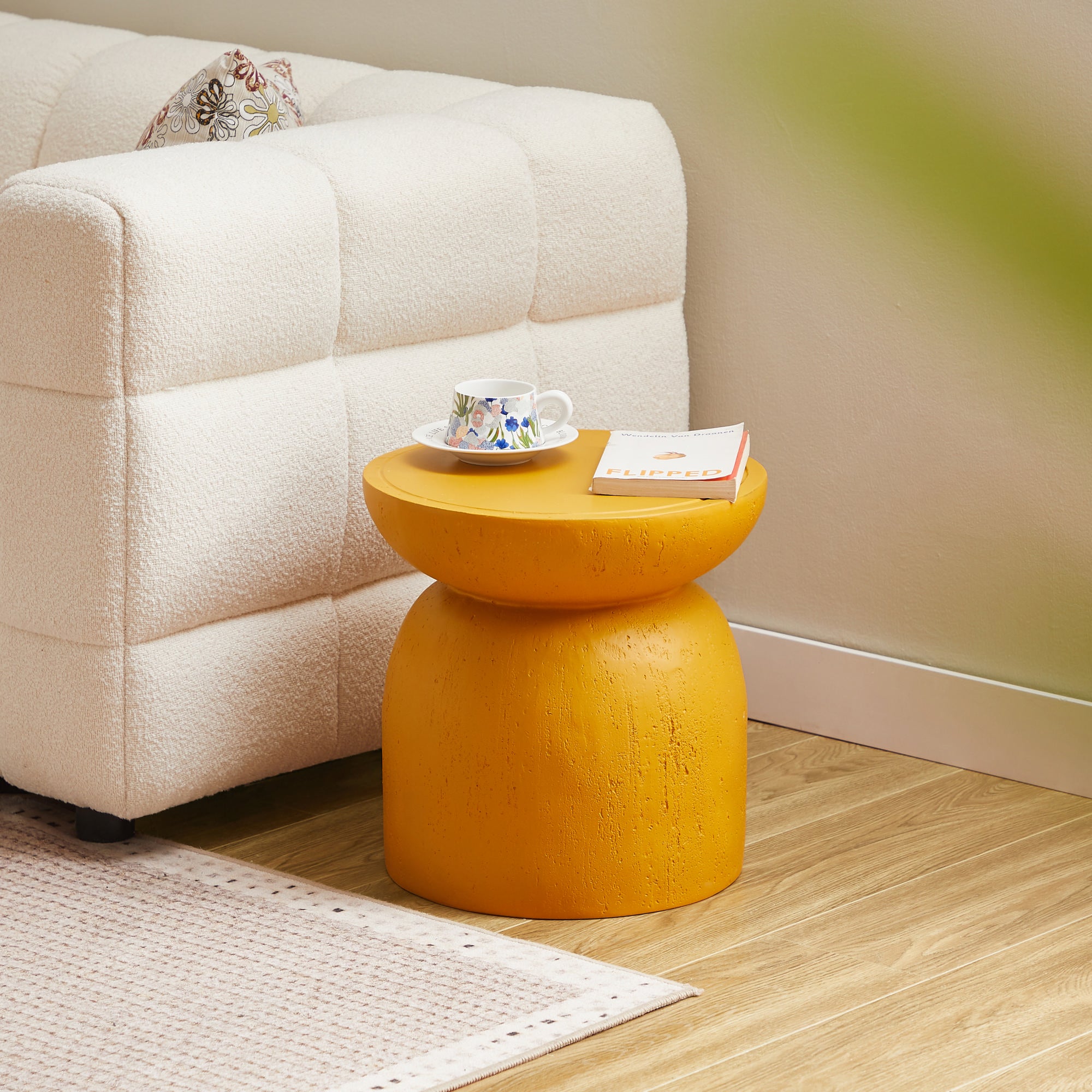 HJORRING – stolik pomocniczy do kanapy, do użytku wewnątrz i na zewnątrz, wykonany z żółtego magnezytu