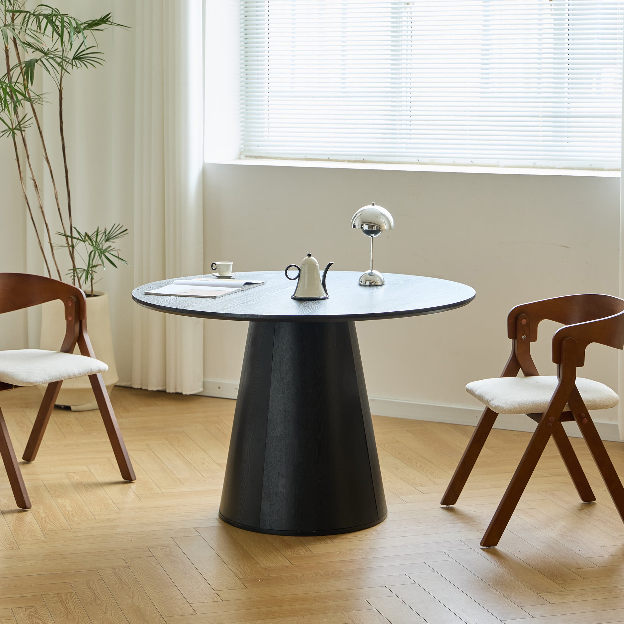 CALI – Okrągły stół do jadalni dla 6 osób, wykonany z czarnego drewna