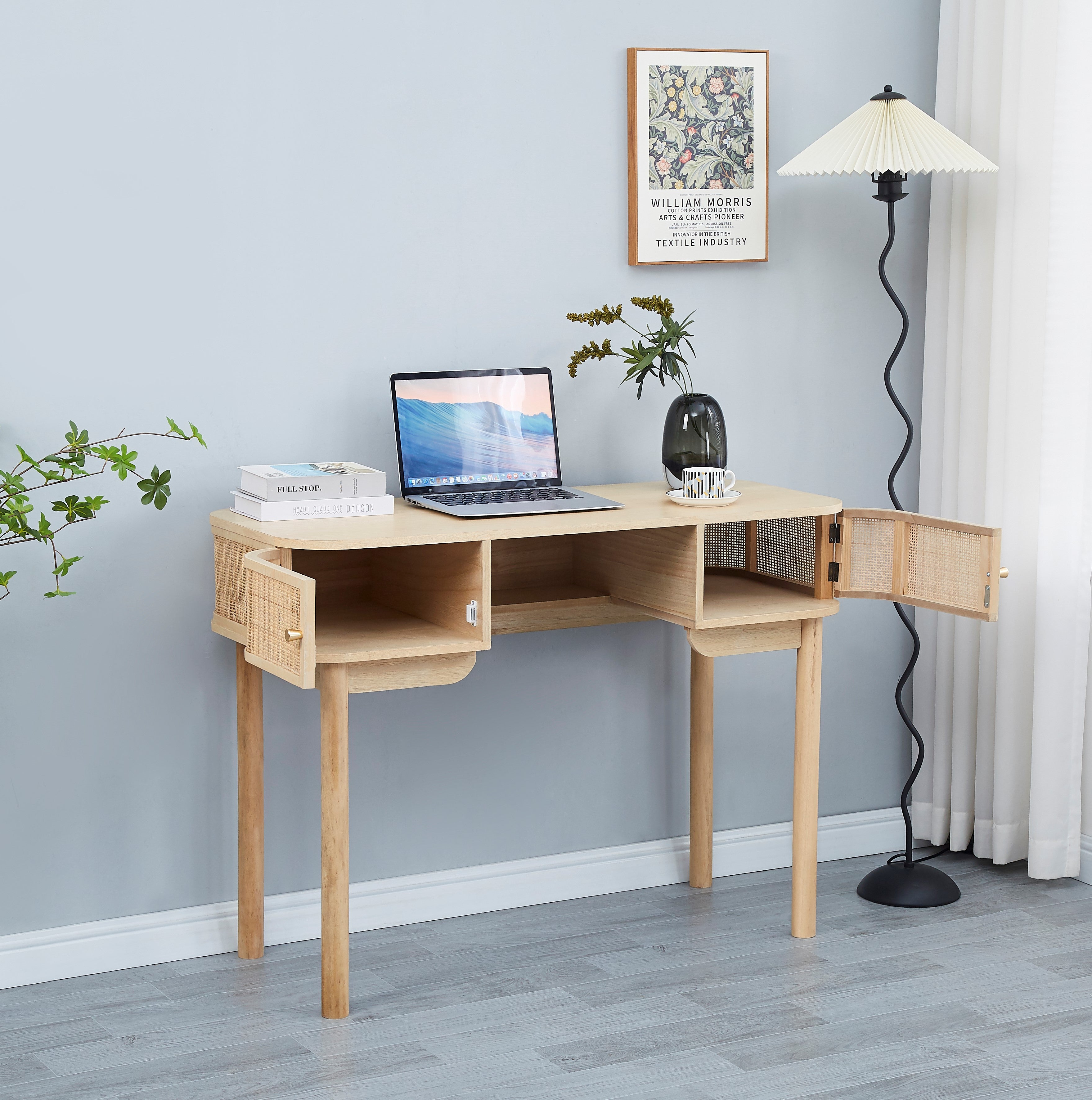 Biurko z 2 drzwiami, wykonane z drewna i rattanu