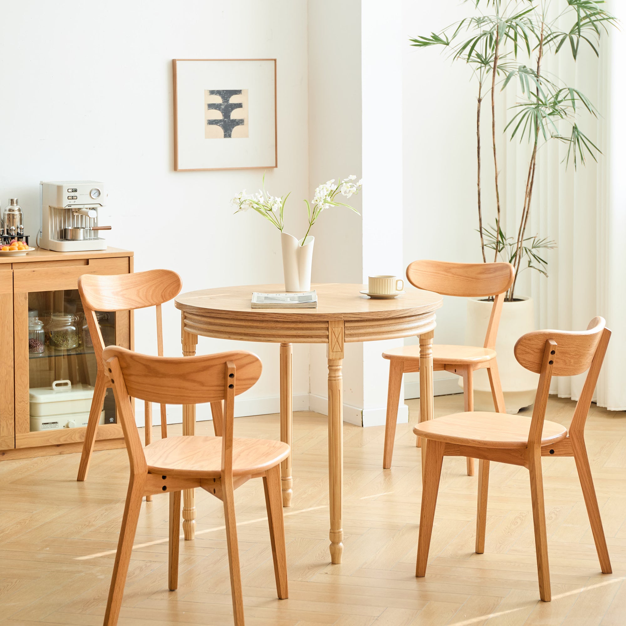 KAJANI – Okrągły stół do jadalni dla 4 osób, wykonany z drewna sosnowego