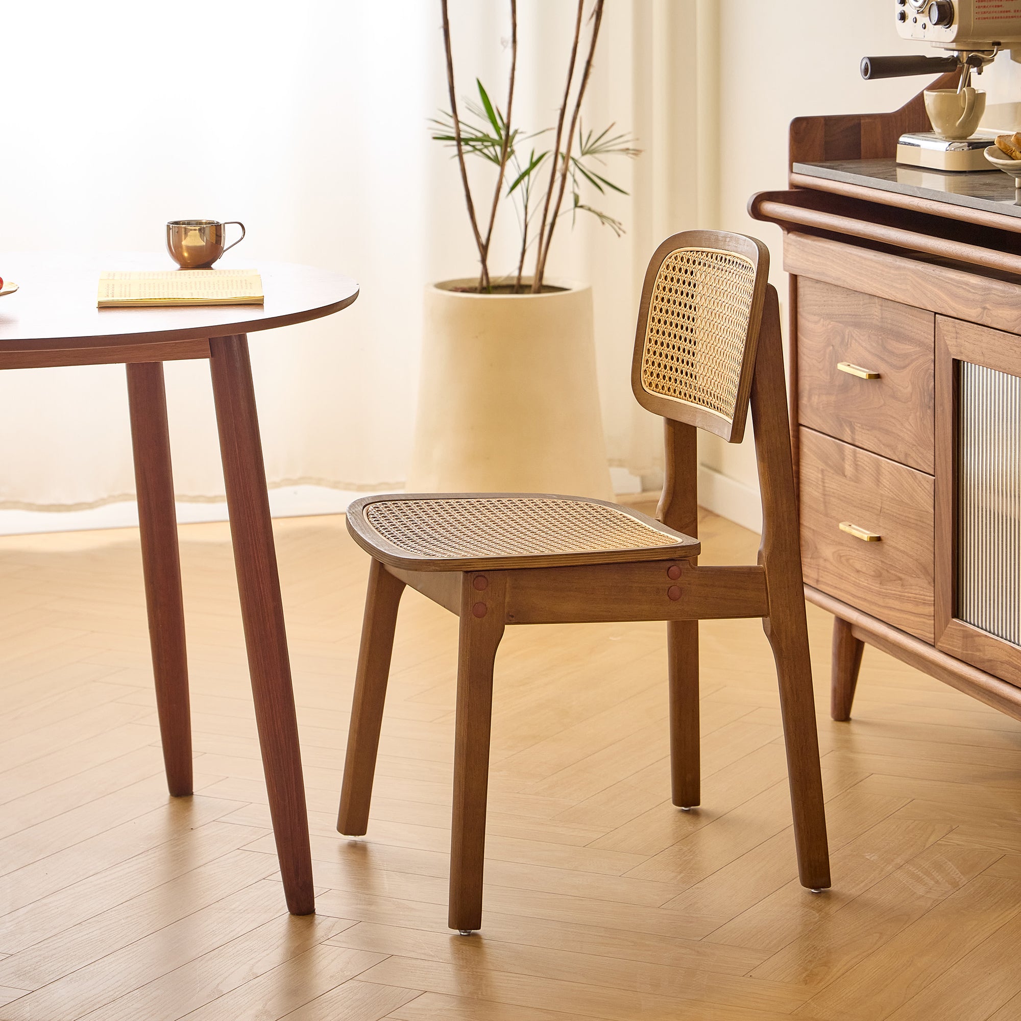 BAIA – Zestaw 2 krzeseł do jadalni z ciemnego drewna i naturalnego rattanu