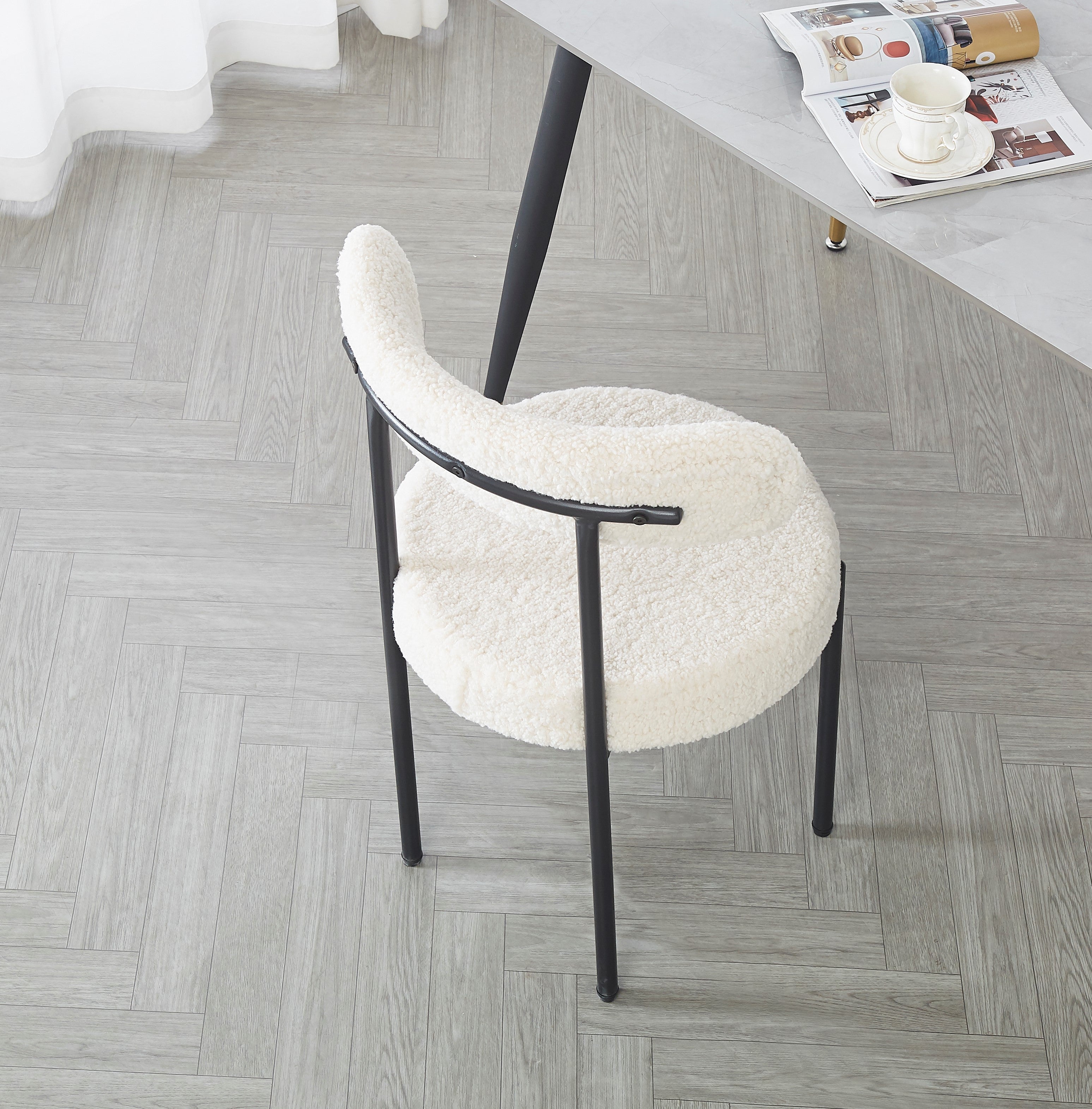 Zestaw 2 skandynawskich krzeseł z metalu i białymi pętelkami