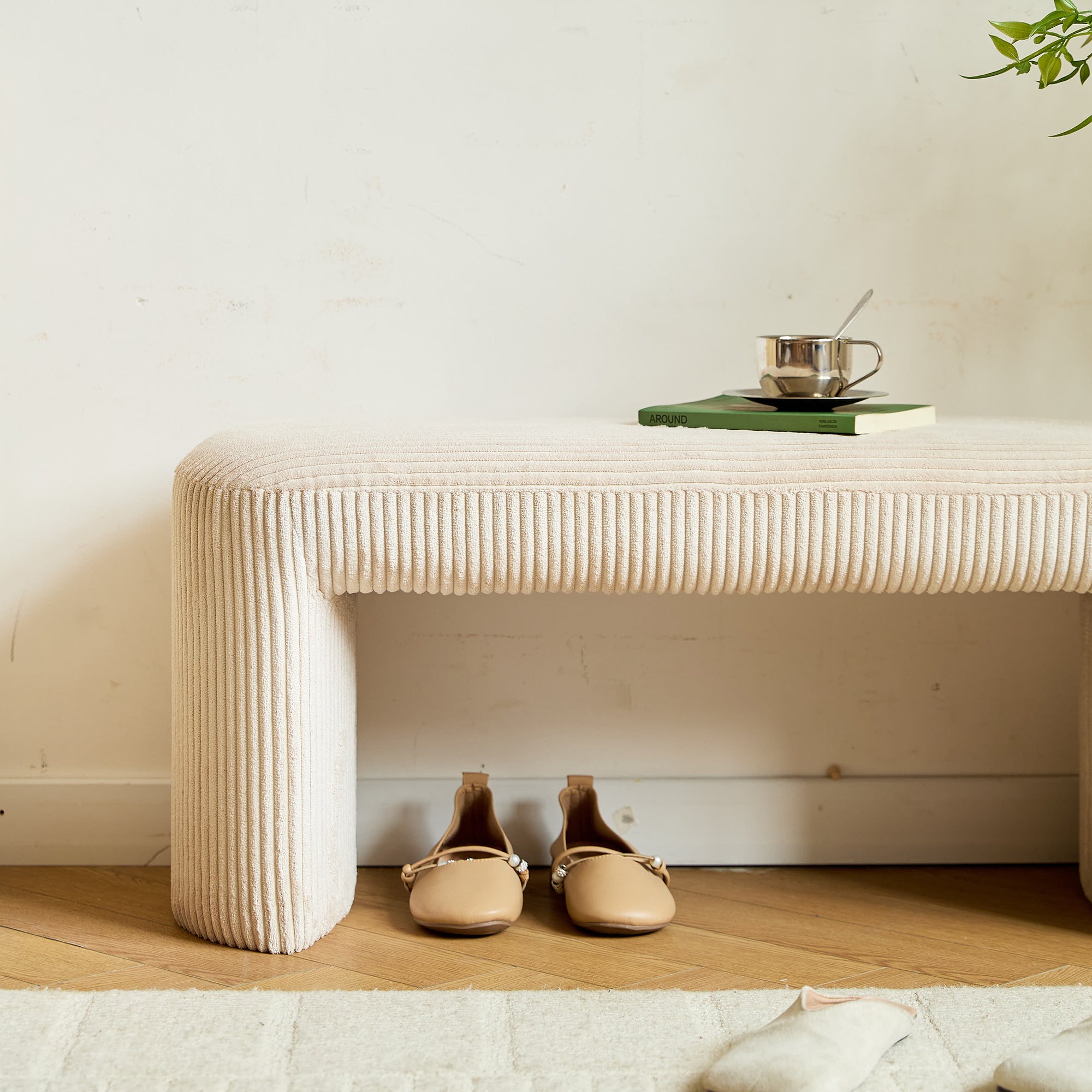 RIGA – Ławka w stylu skandynawskim z beżowego sztruksu