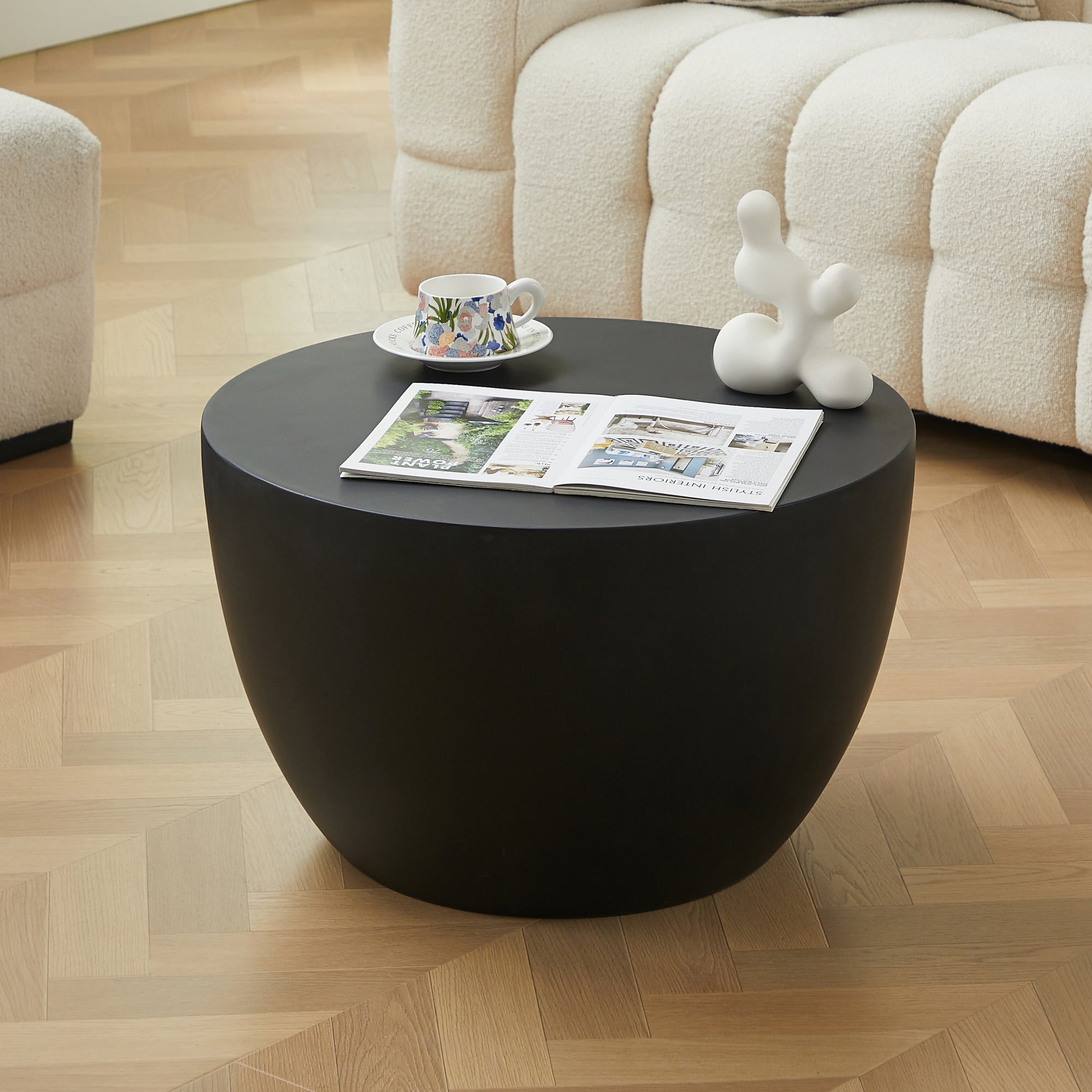 PARNU – stolik kawowy do wnętrz i na zewnątrz z czarnego magnezytu