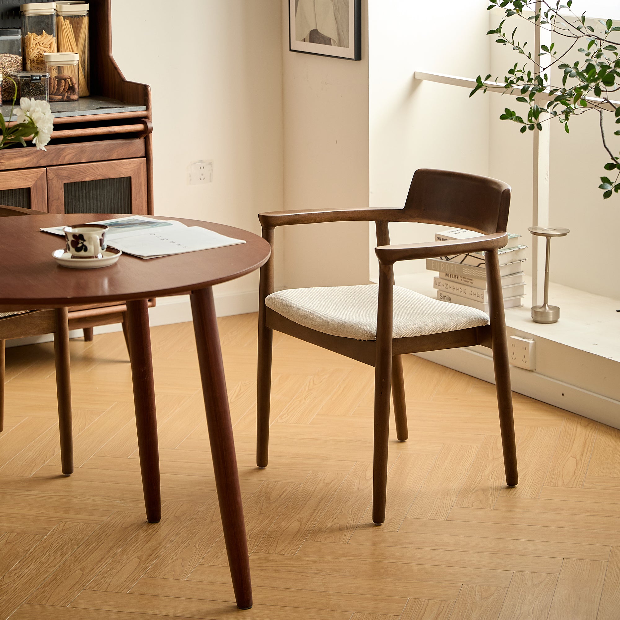 CORDOBA – Zestaw 2 krzeseł do jadalni z ciemnego drewna i beżowej tkaniny