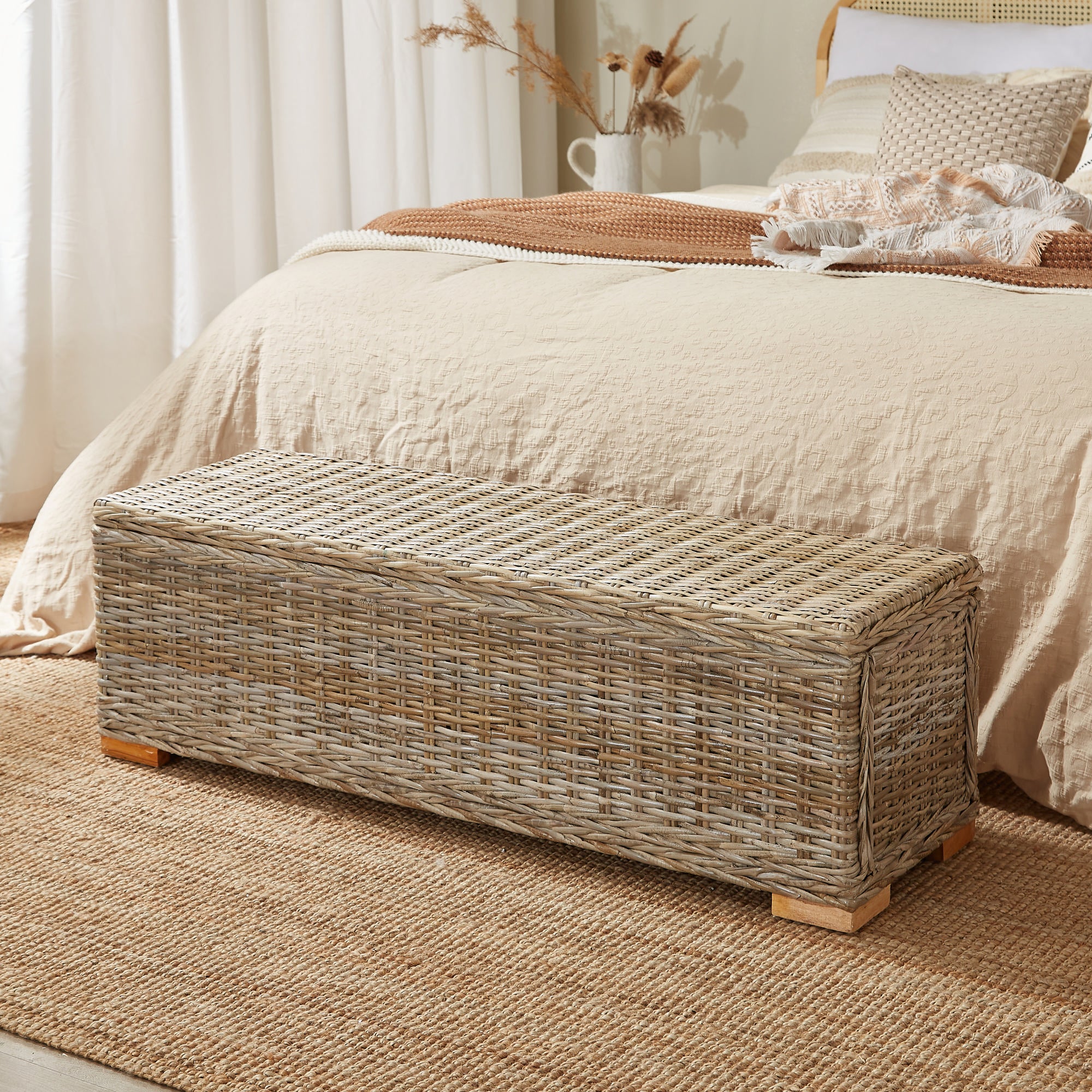 CUZCO – Ławka funkcją przechowywania, wykonana z drewna i naturalnych włókien