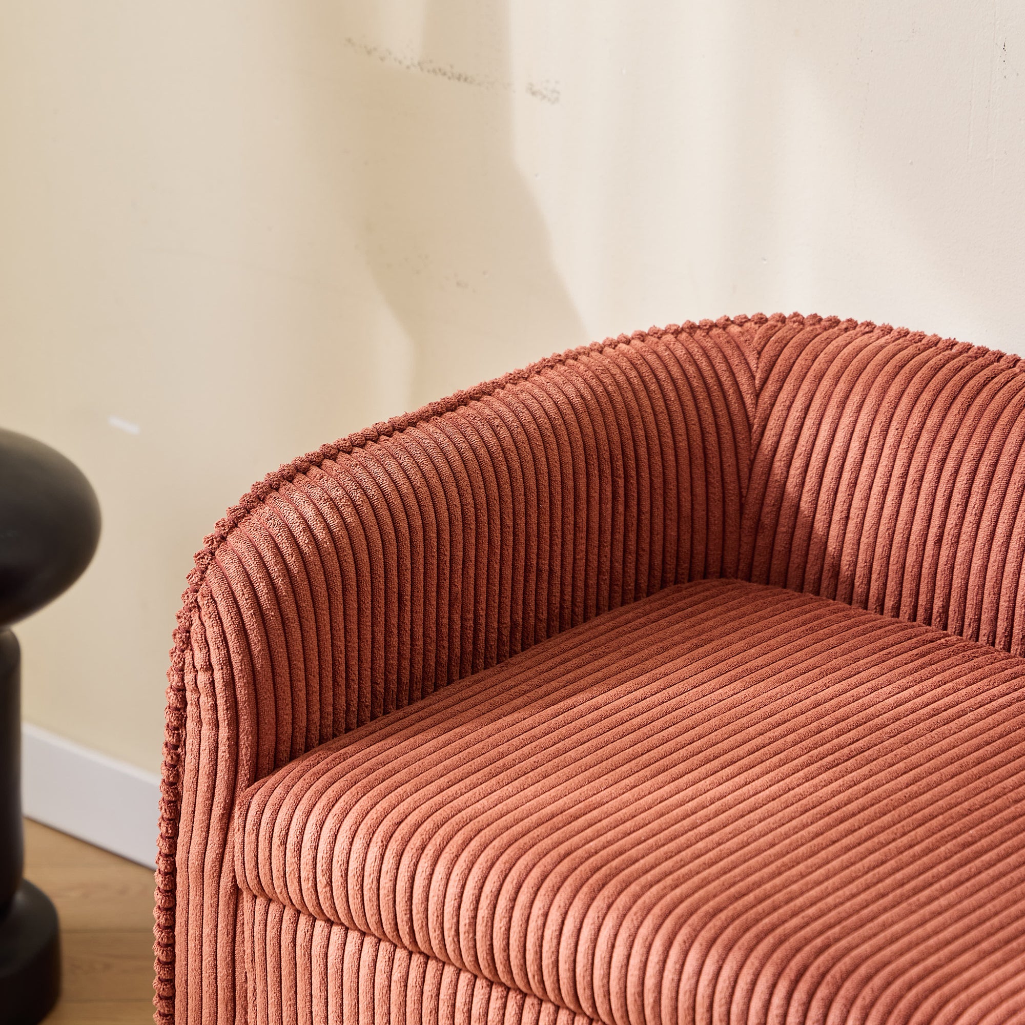 KIRKENES – Ławka z pojemnikiem z drewna i sztruksu w kolorze terakoty