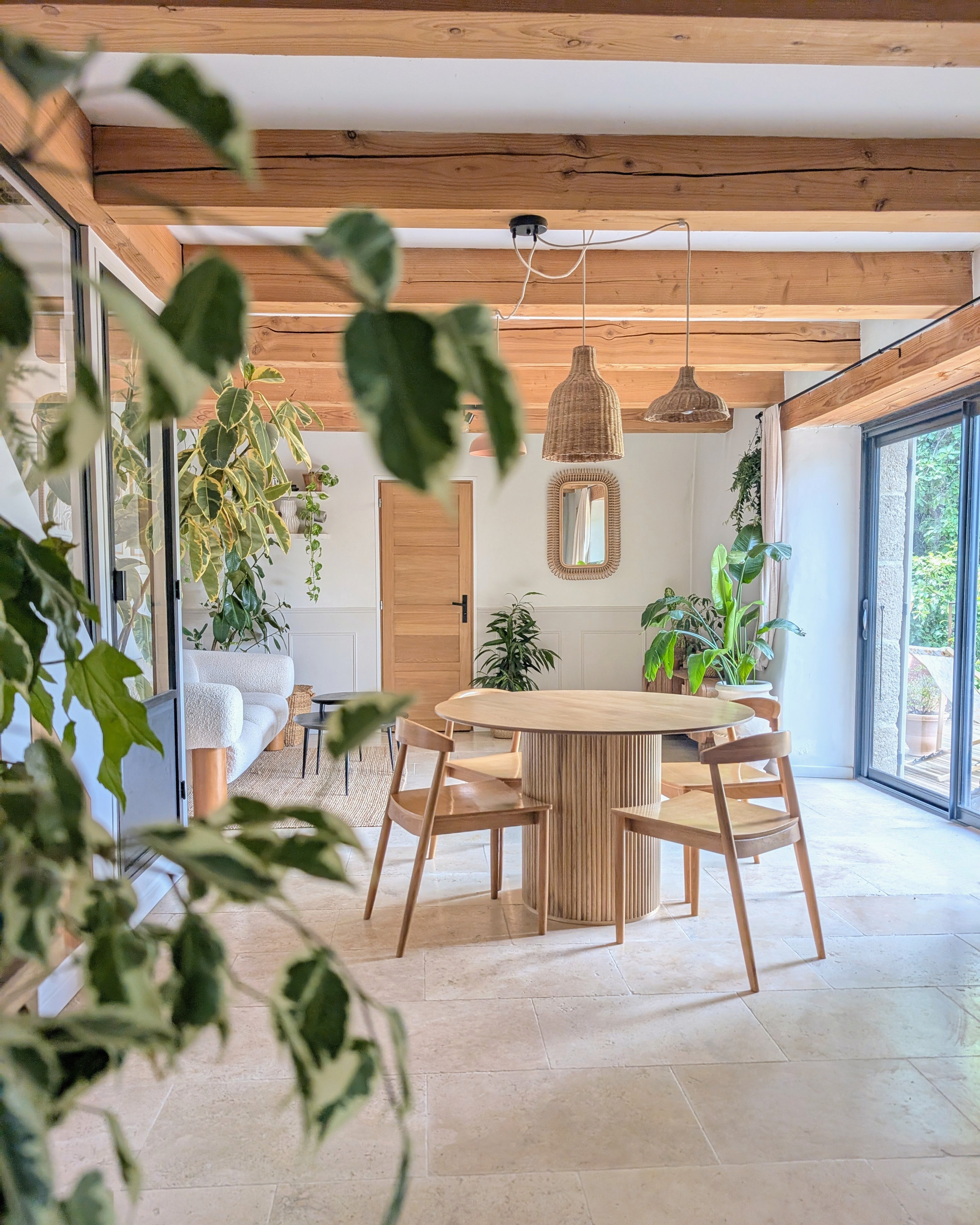 Stół do jadalni dla 6 osób z litego drewna sosnowego D120