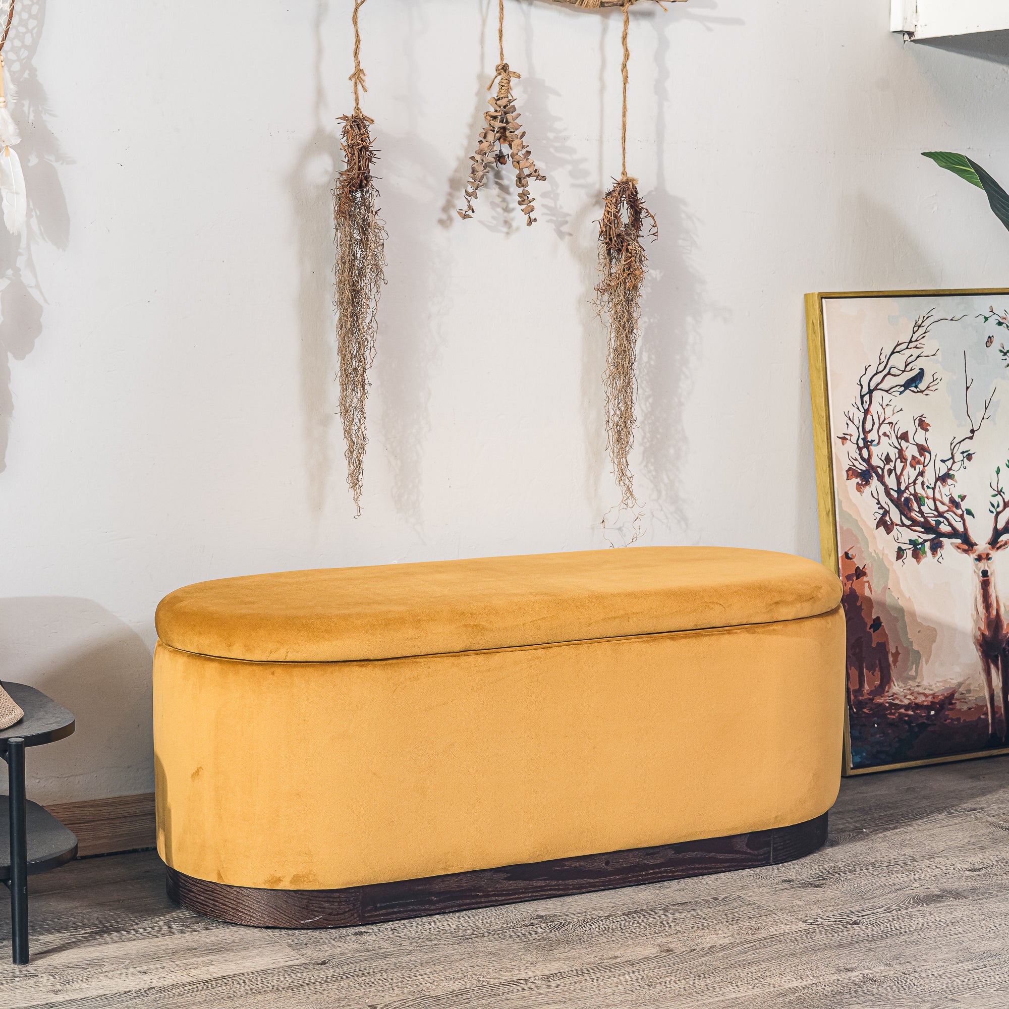 LIMA – Ławka z pojemnikiem do przechowywania, wykonana z drewna i pokryta aksamitem w kolorze musztardowej żółci
