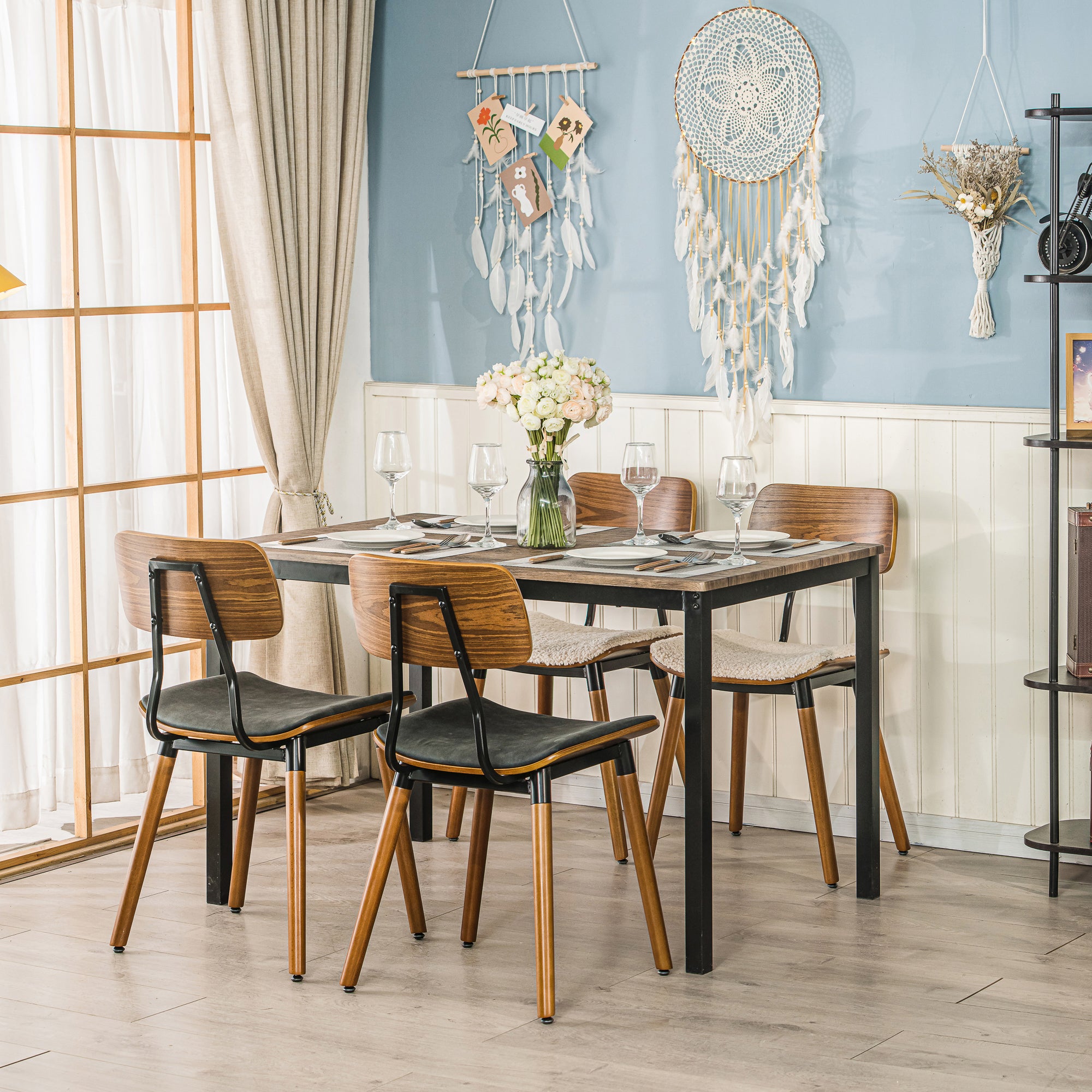 Lot de 2 chaises en bois et simili noir