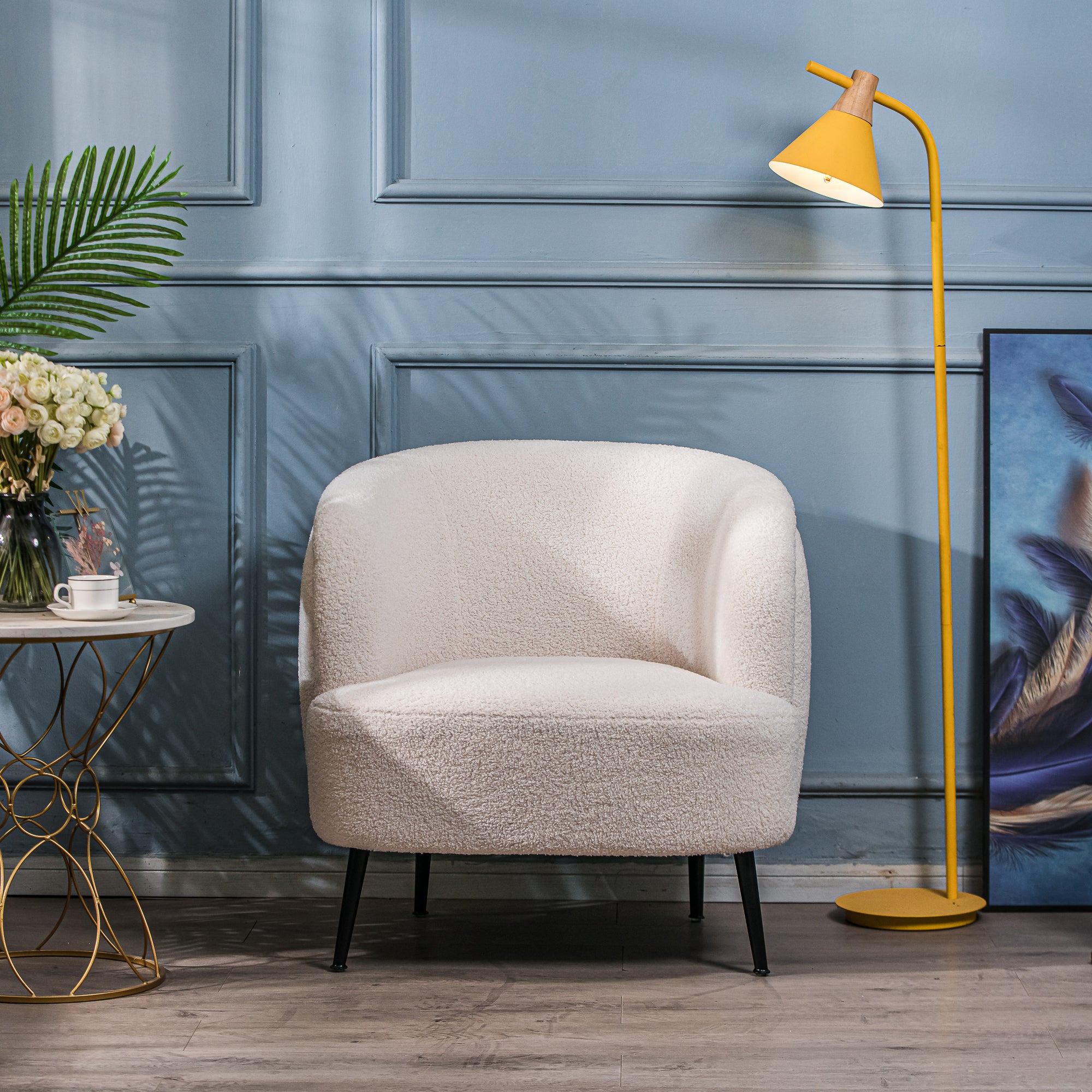 Fotel salonowy z metalu i białymi pętelkami