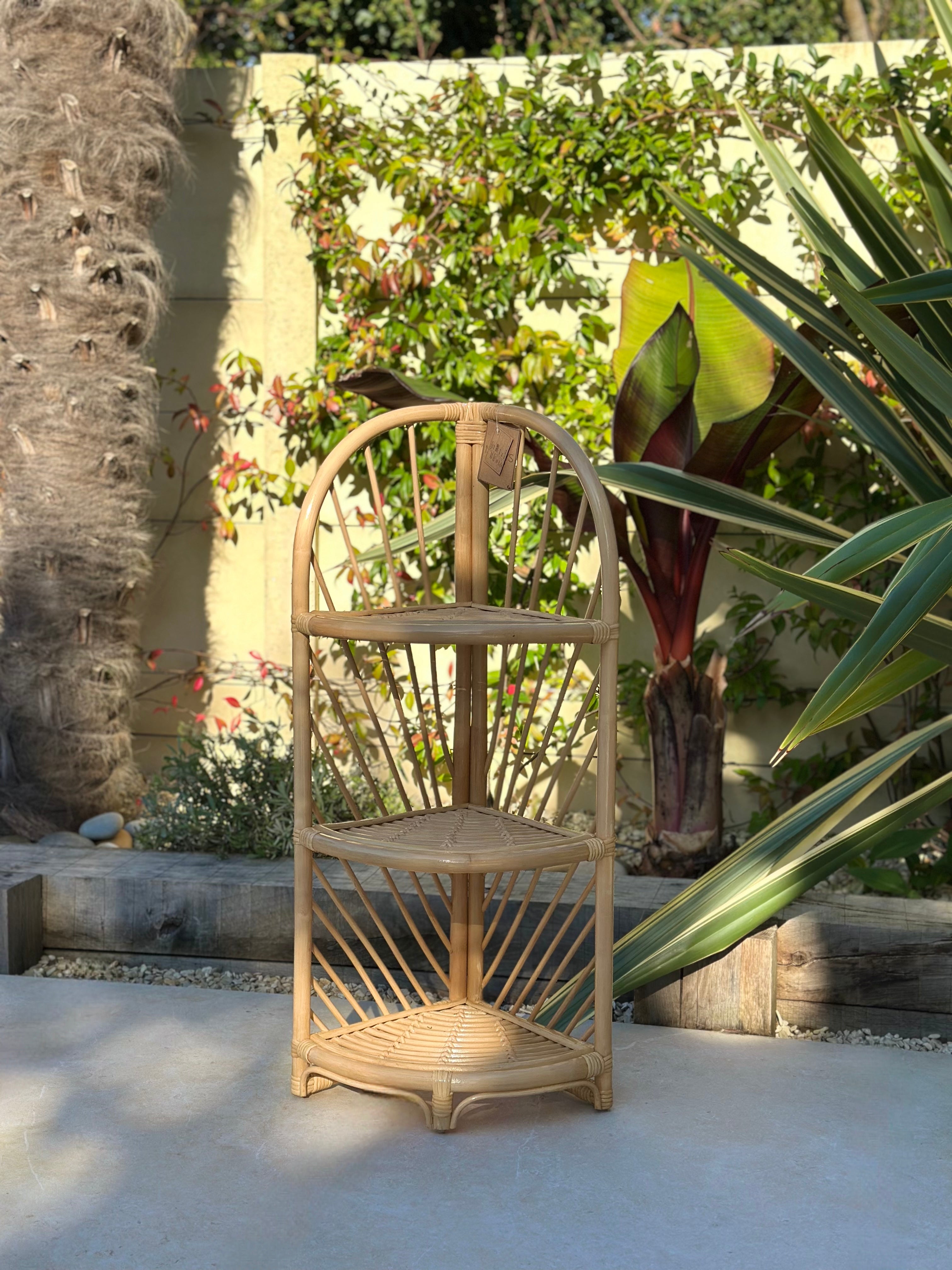 KOLAKA – 3-poziomowa półka narożna z naturalnego rattanu