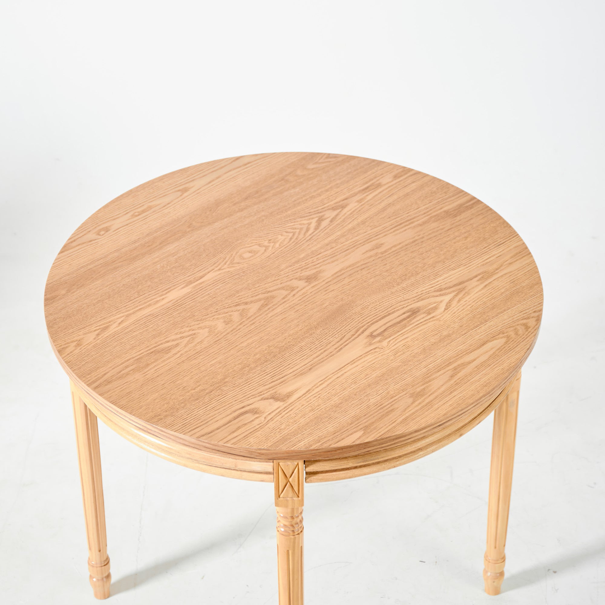 KAJANI – Okrągły stół do jadalni dla 4 osób, wykonany z drewna sosnowego