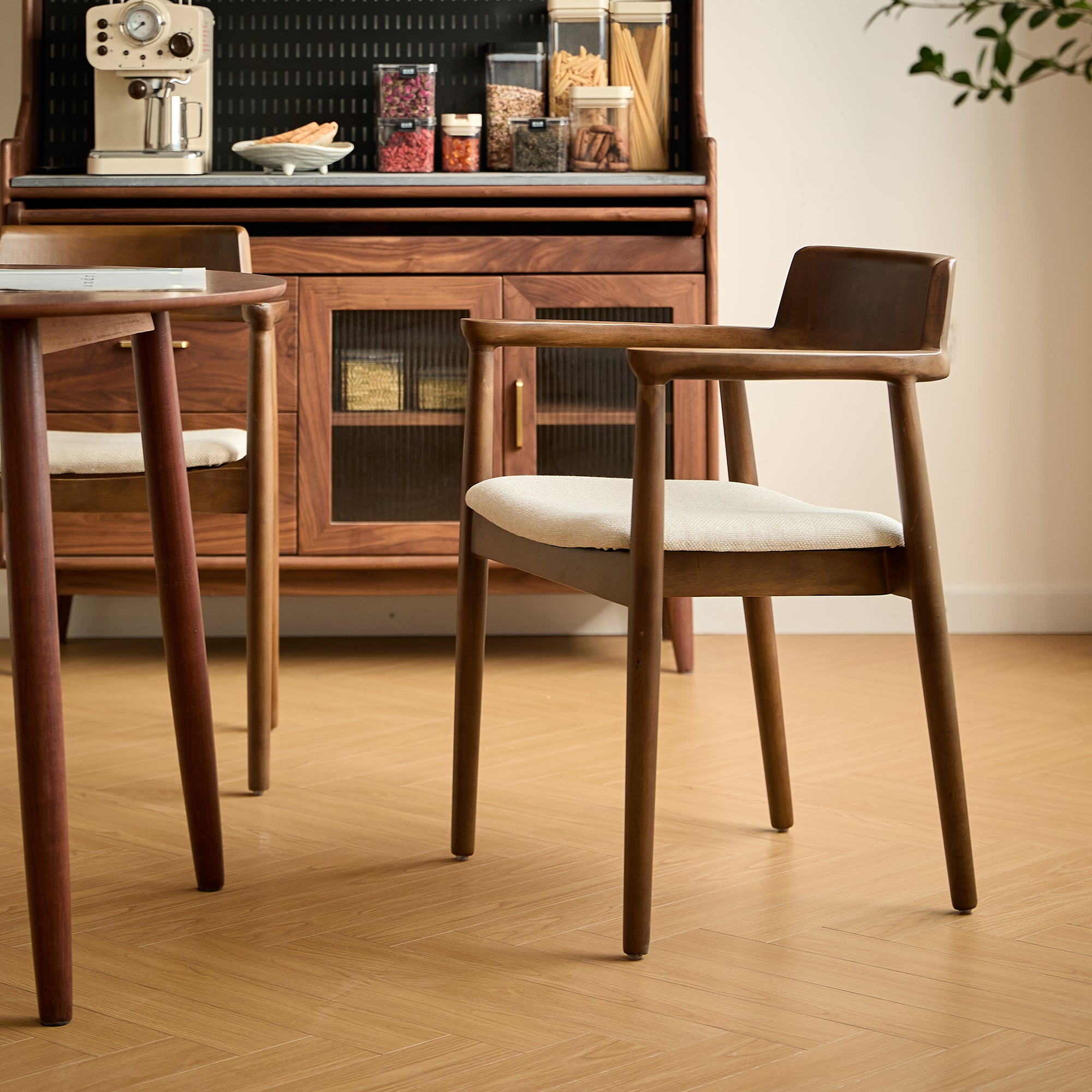 CORDOBA – Zestaw 2 krzeseł do jadalni z ciemnego drewna i beżowej tkaniny