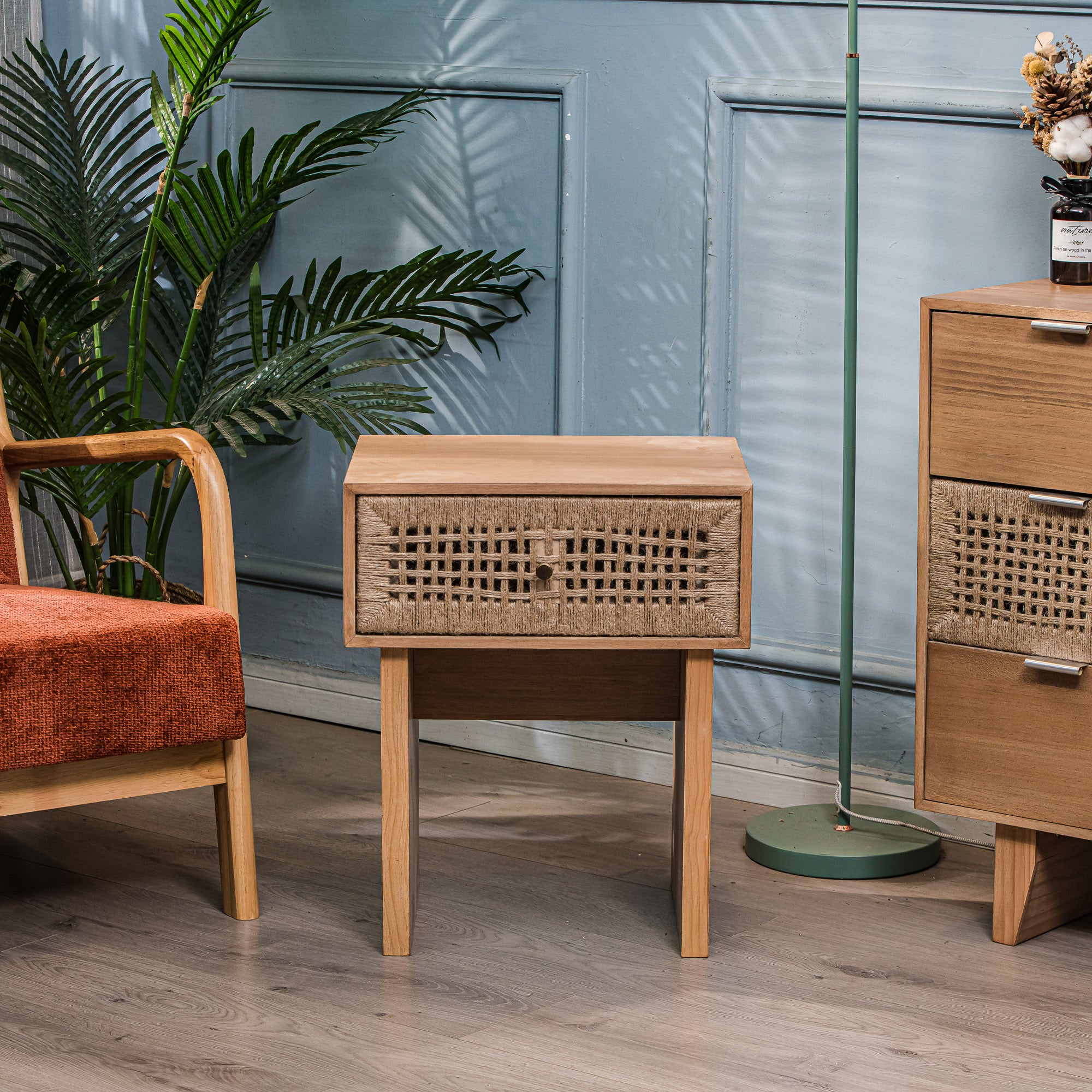 Szafka nocna z 1 szufladą, wykonana z naturalnego sznurka