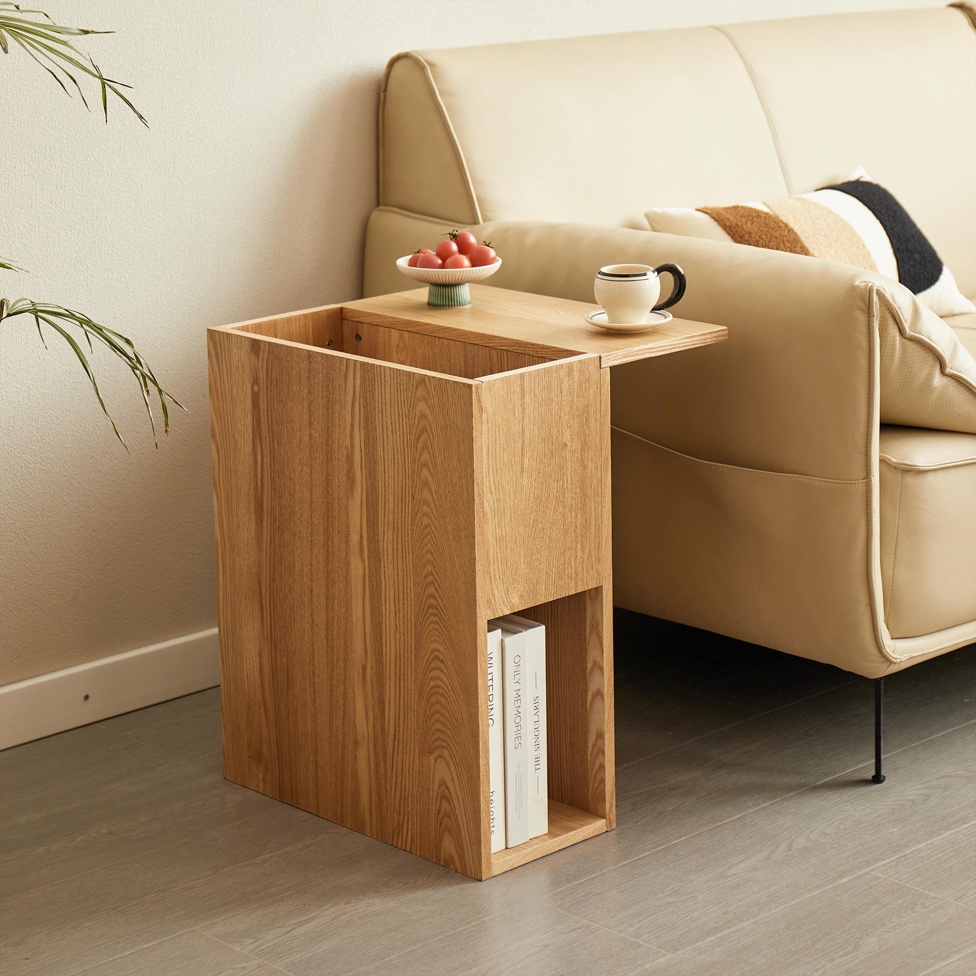 KARLSTAD – stolik pomocniczy do kanapy z drewnianym schowkiem
