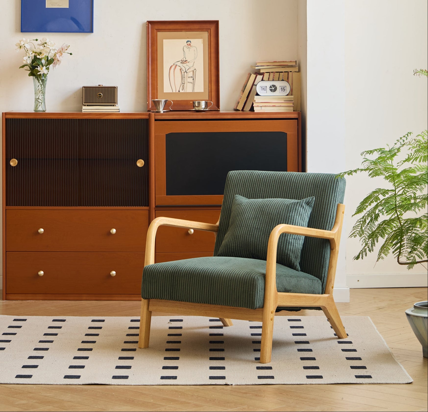 OHAMA – Fotel salonowy z litego drewna i zielonego sztruksu