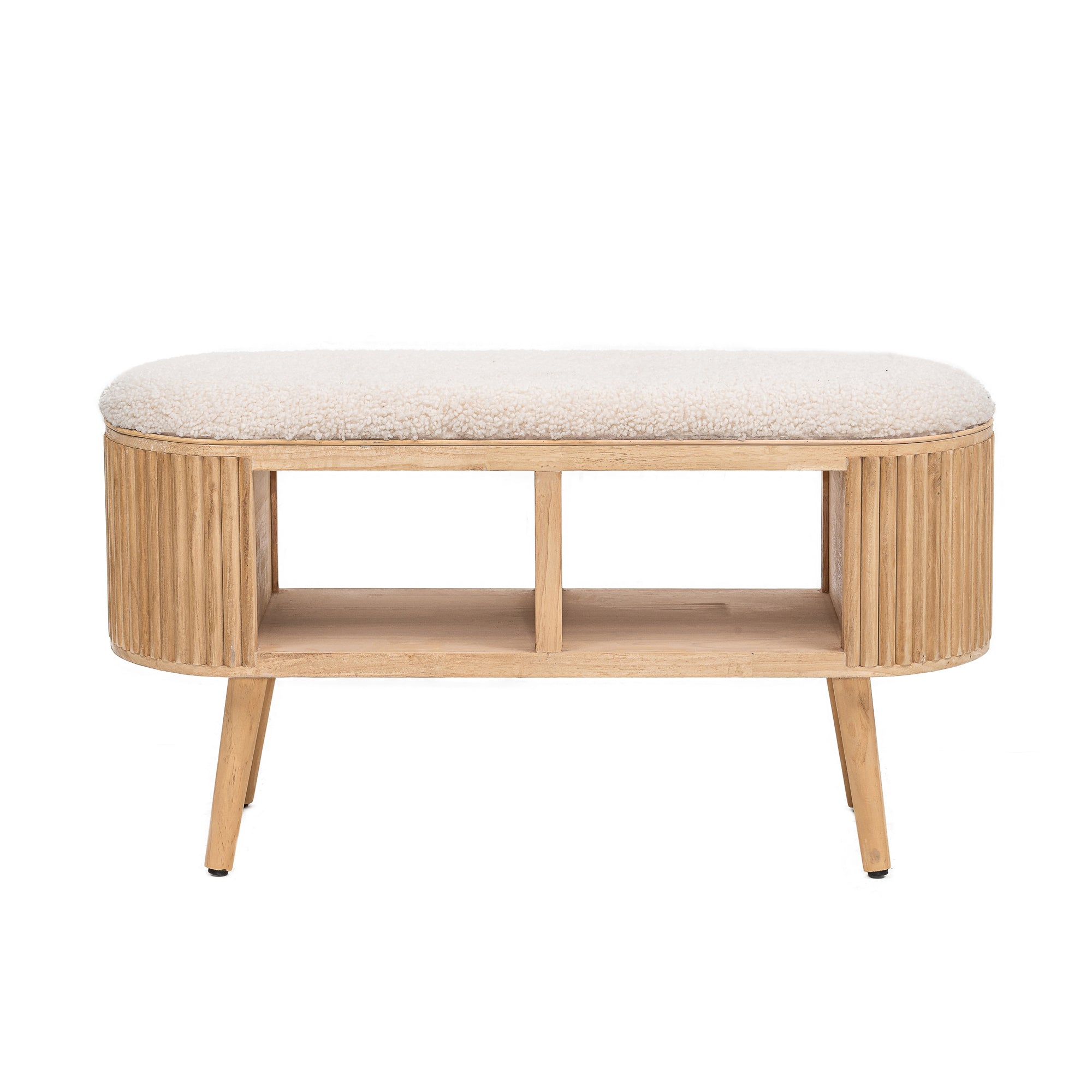 Ławka funkcją przechowywania, wykonana z rattanu i białych pętelek