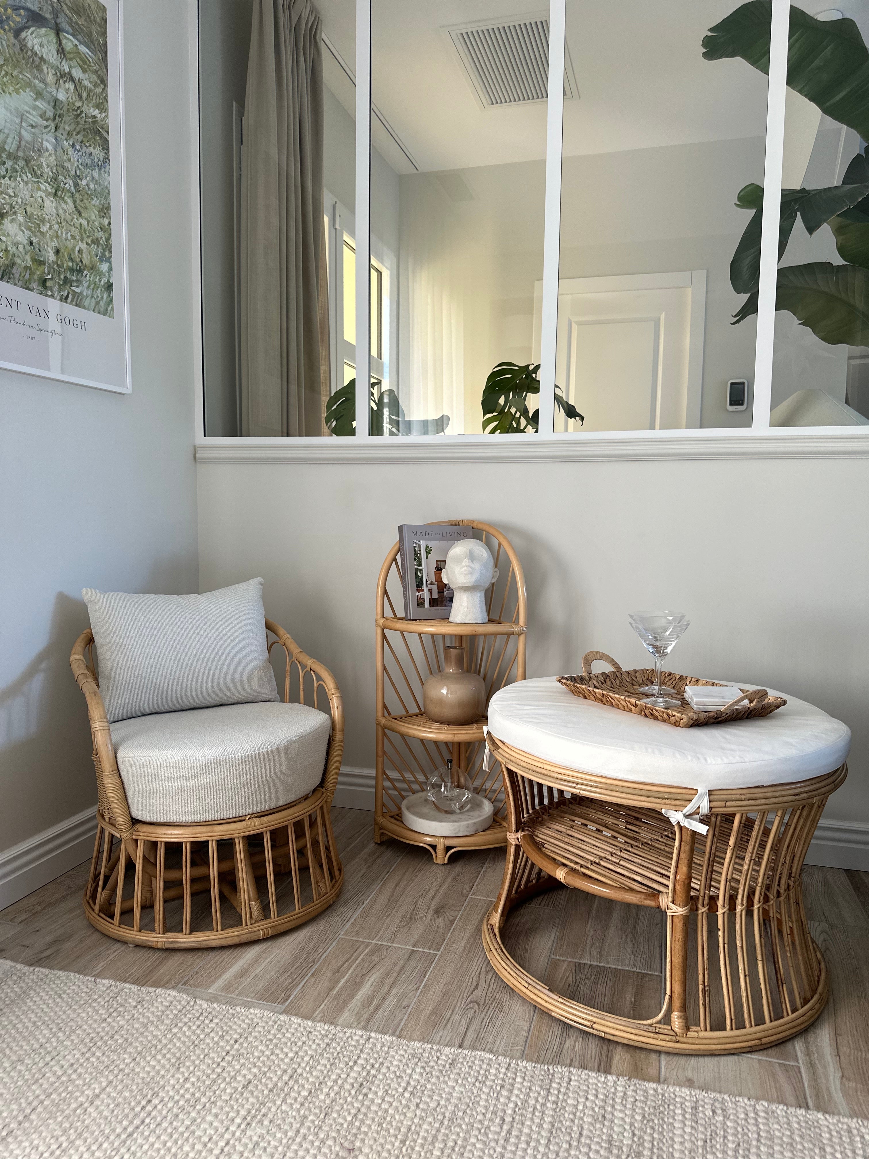 SERAM – pufa z naturalnego rattanu i beżowej tkaniny