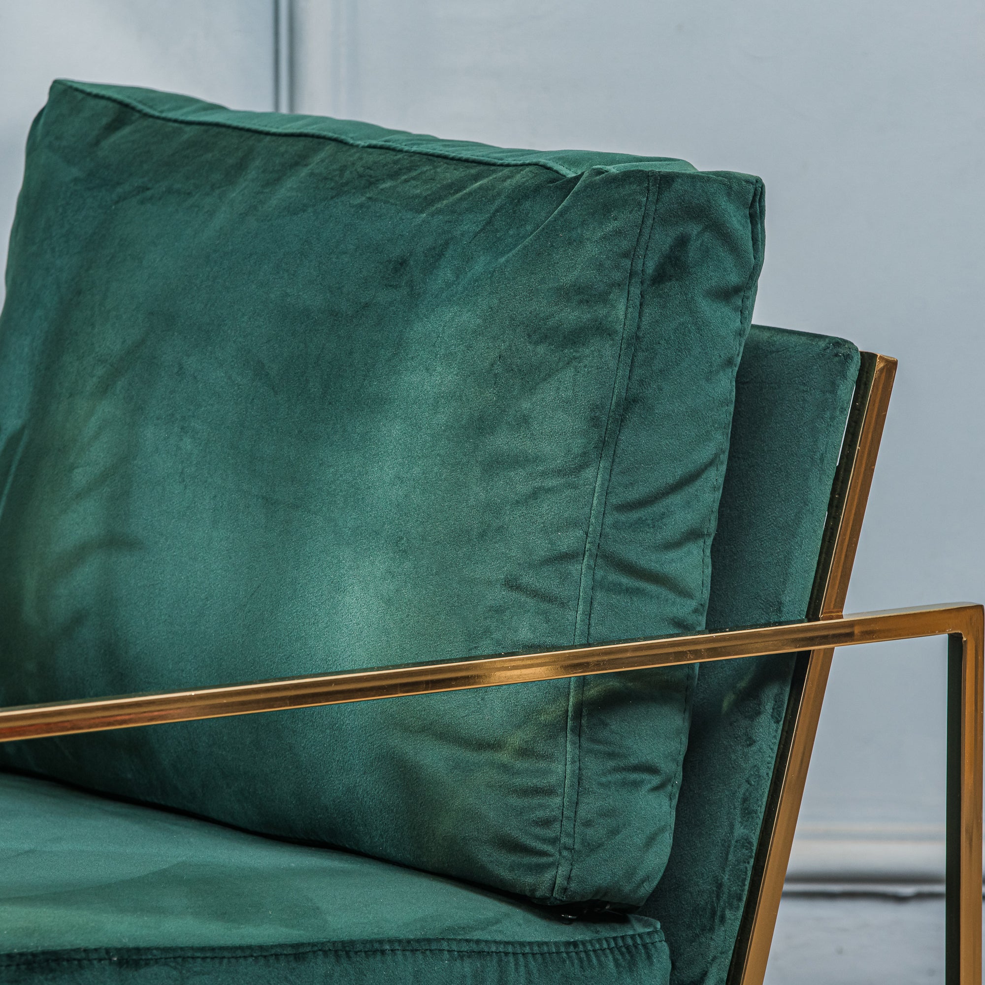 Fotel salonowy z metalu i zielonego aksamitu