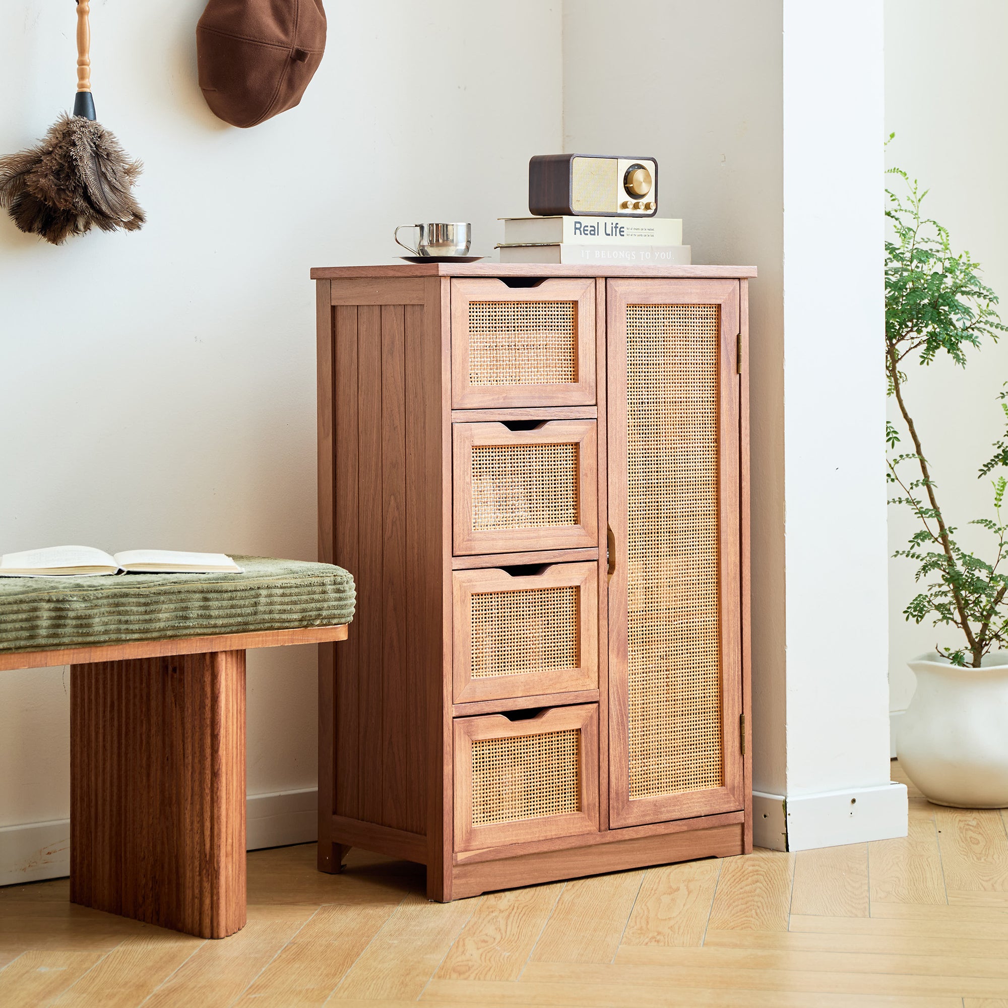 KIEL – Komoda z drewna orzechowego i rattanu