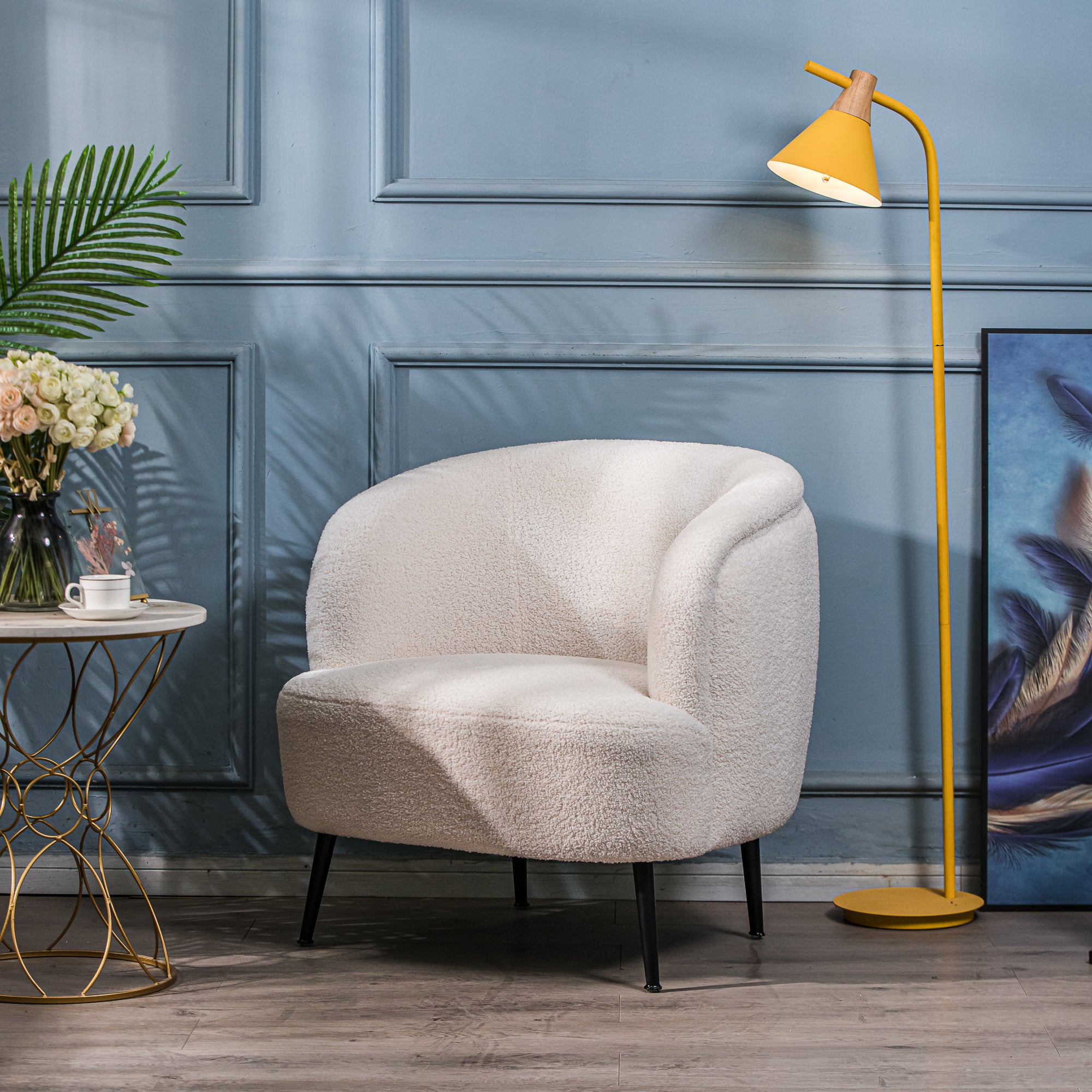 Fotel salonowy z metalu i białymi pętelkami