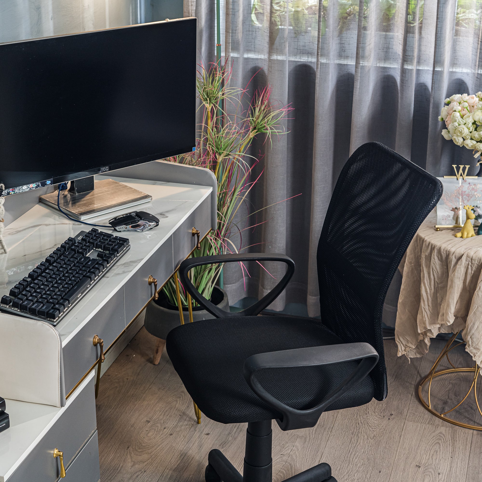 STACY - Chaise de bureau réglable en tissu noir