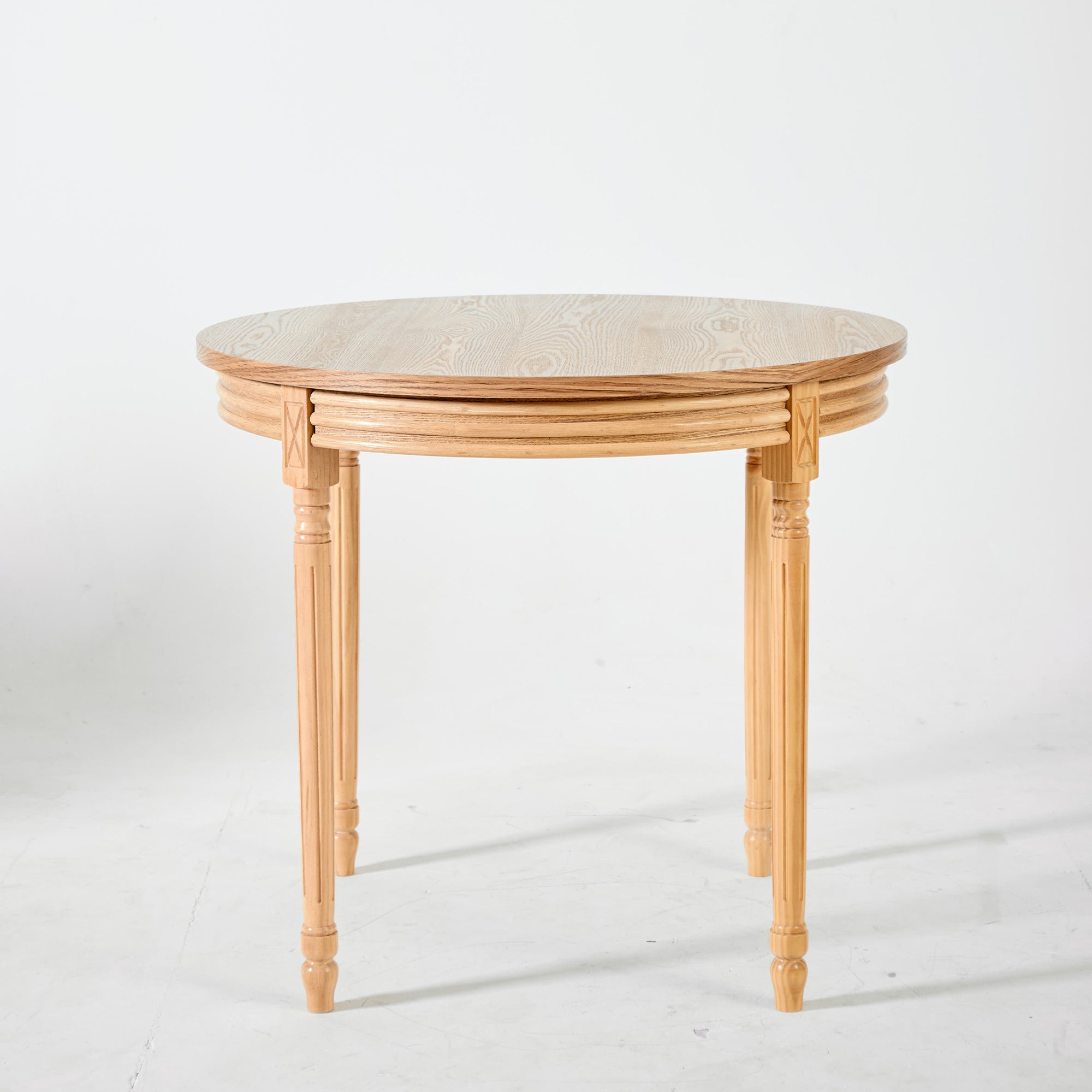 KAJANI – Okrągły stół do jadalni dla 4 osób, wykonany z drewna sosnowego