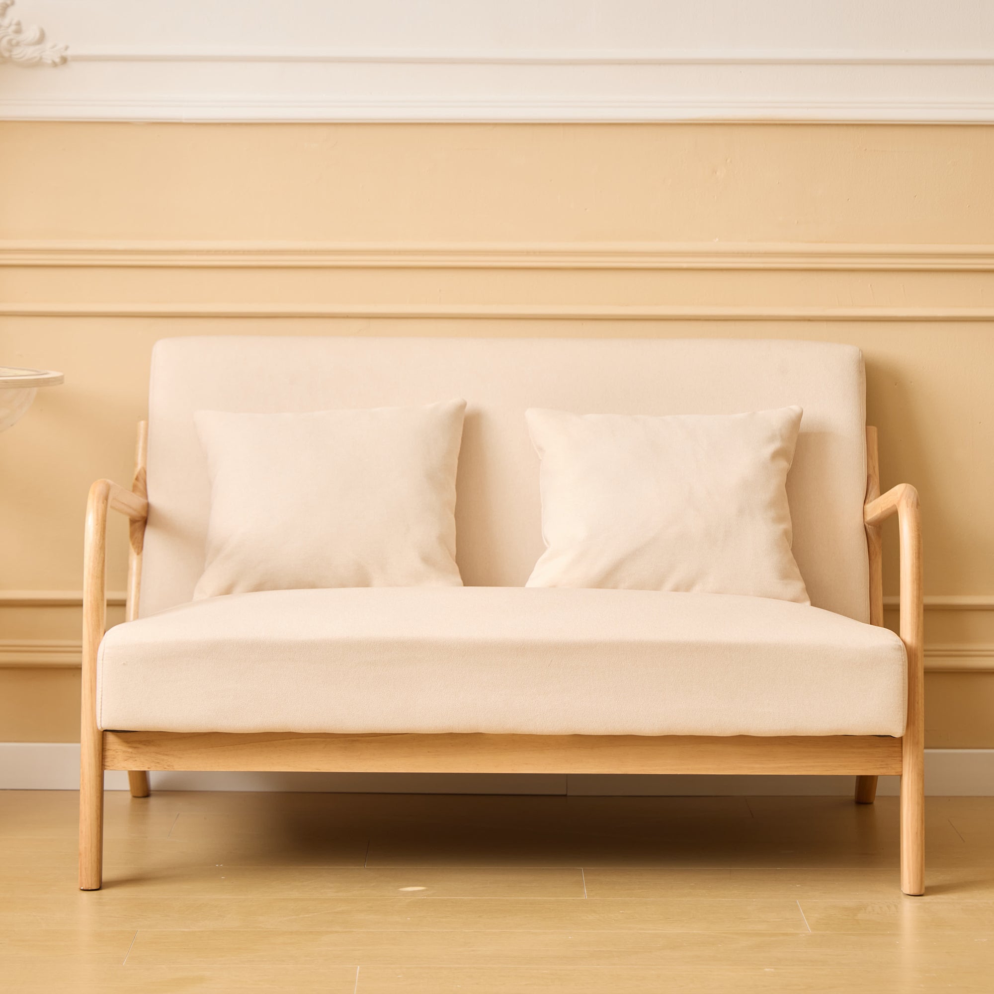 OHAMA – Skandynawska ławka 2-osobowa z drewna i beżowej tkaniny