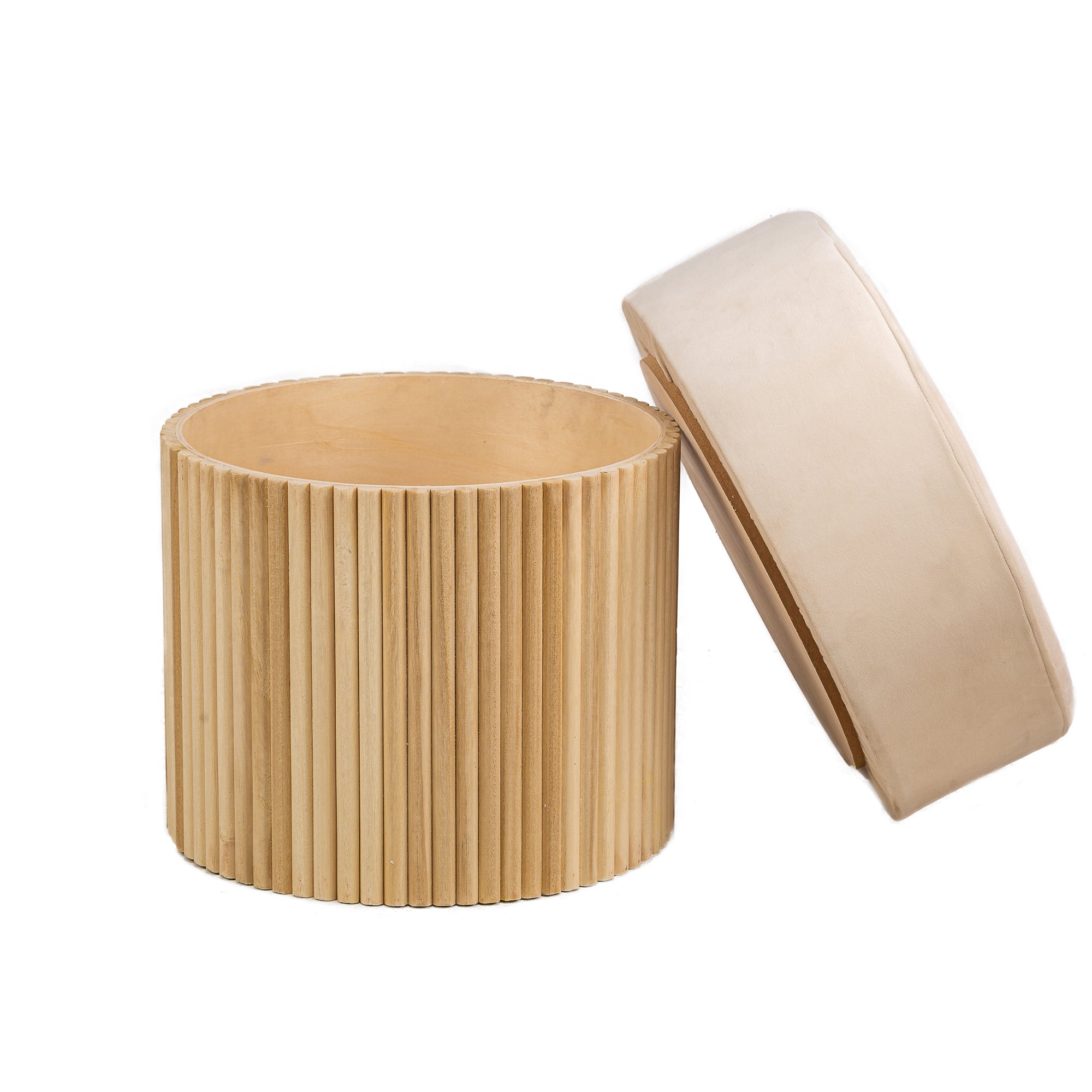 Beżowa pufa z aksamitu i drewniana podstawa