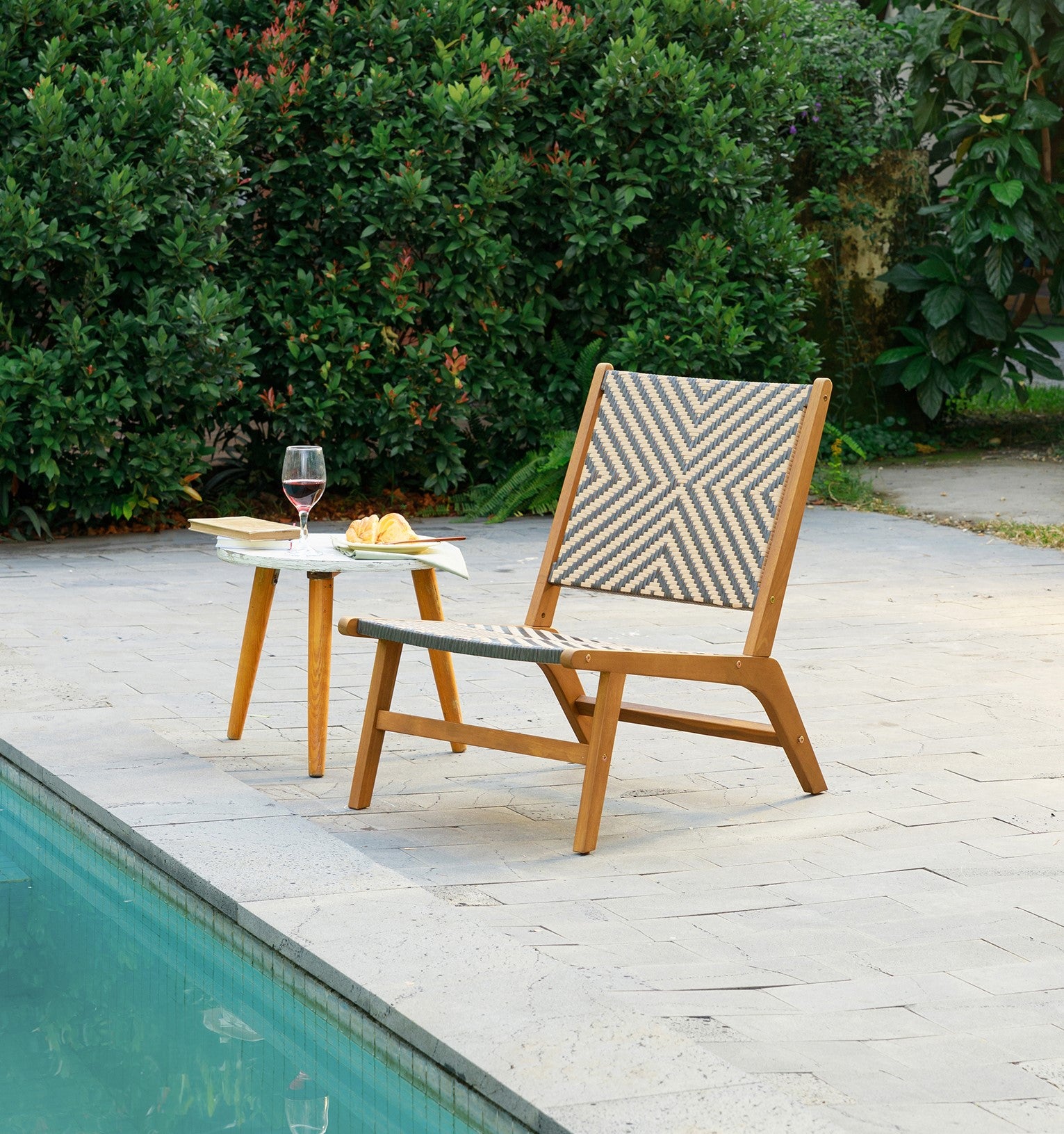 AGUILARES – Fotel do wnętrz i na zewnątrz z litego drewna akacjowego i włókien