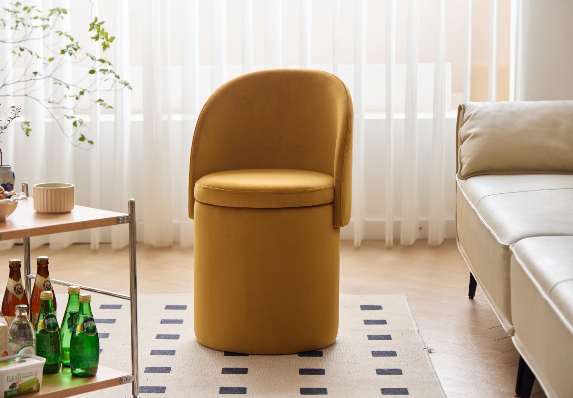 UMEA – Pufa z oparciem i schowkiem, z aksamitu w kolorze musztardowej żółci