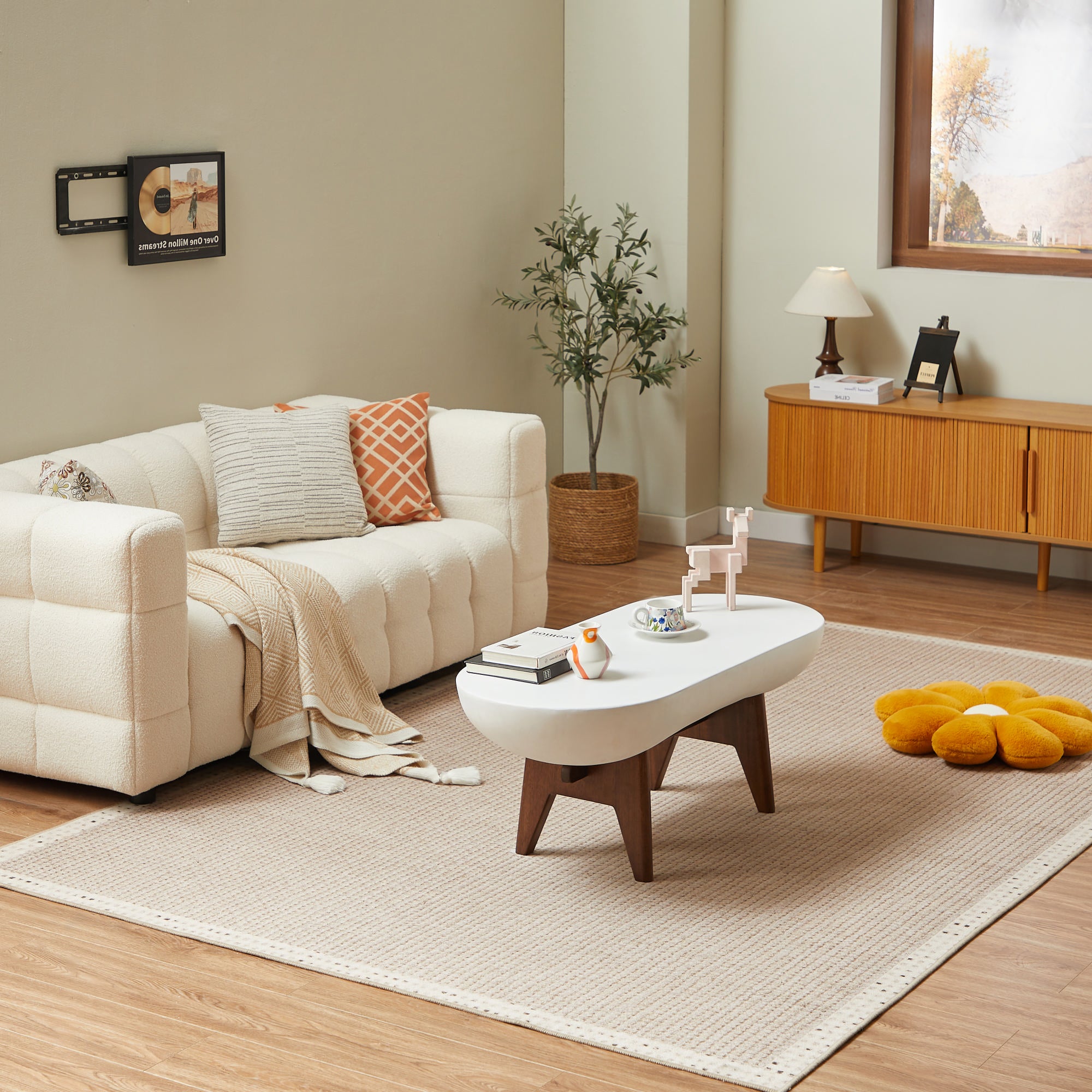 IRUNA – stolik kawowy do wnętrz i na zewnątrz, wykonany z drewna i białego magnezytu