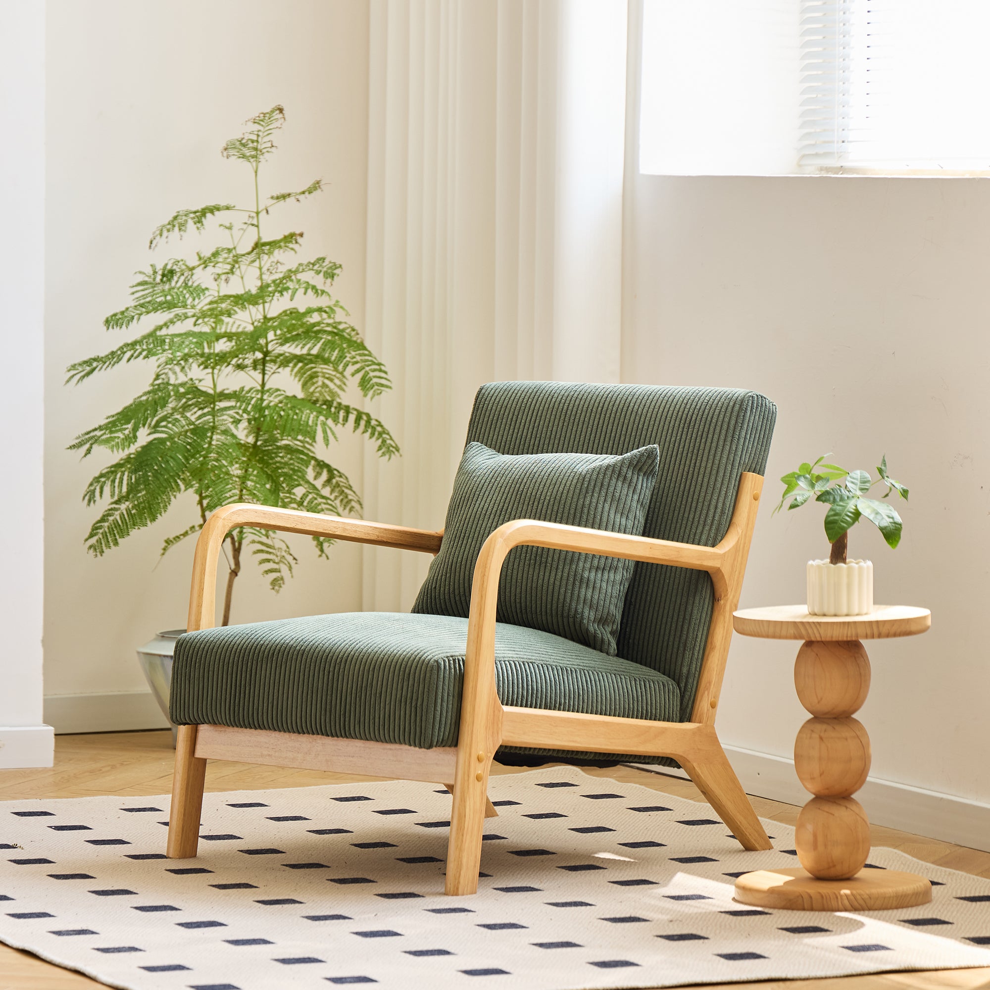 OHAMA – Fotel salonowy z litego drewna i zielonego sztruksu