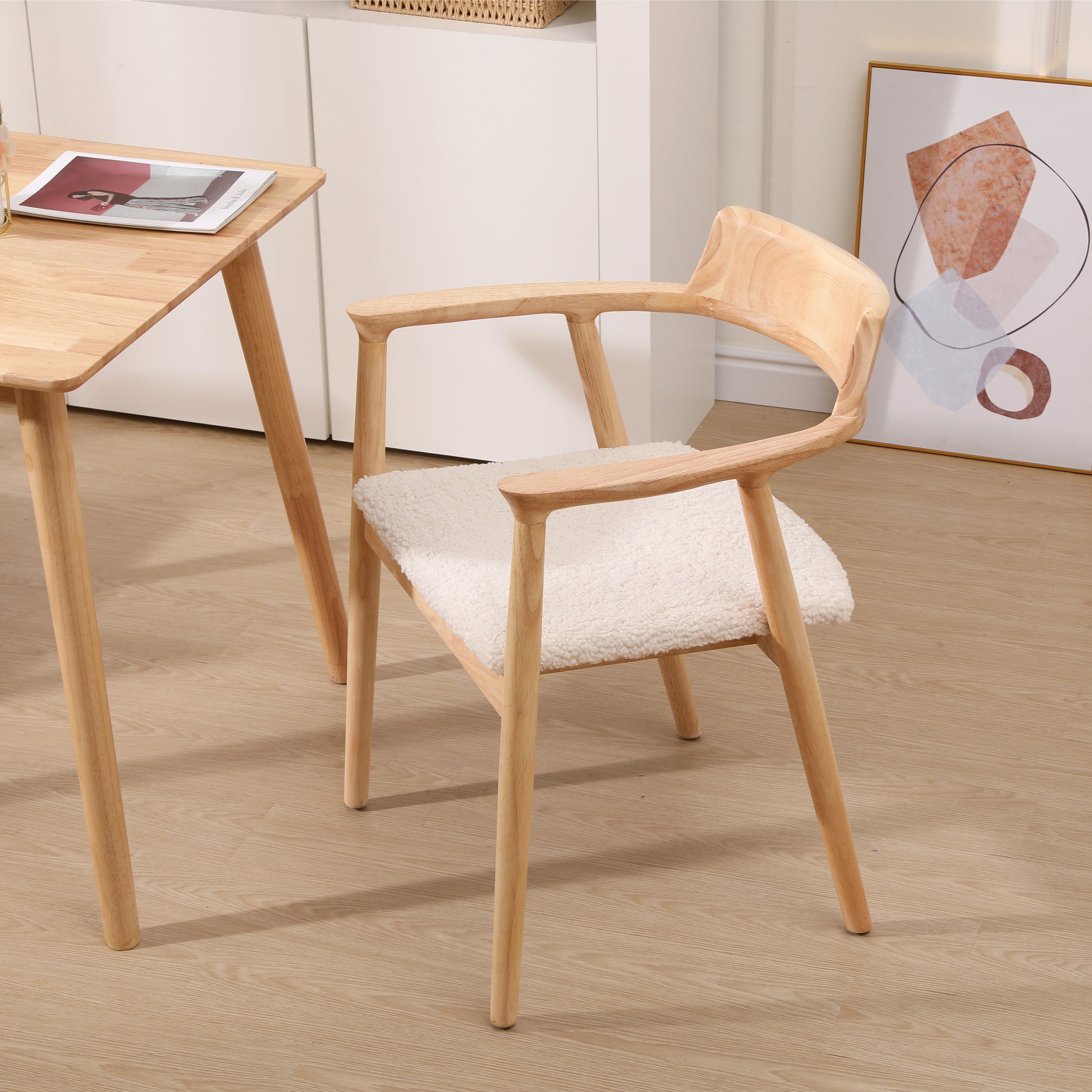 Zestaw 2 krzeseł z litego drewna z podłokietnikami i białymi pętelkami