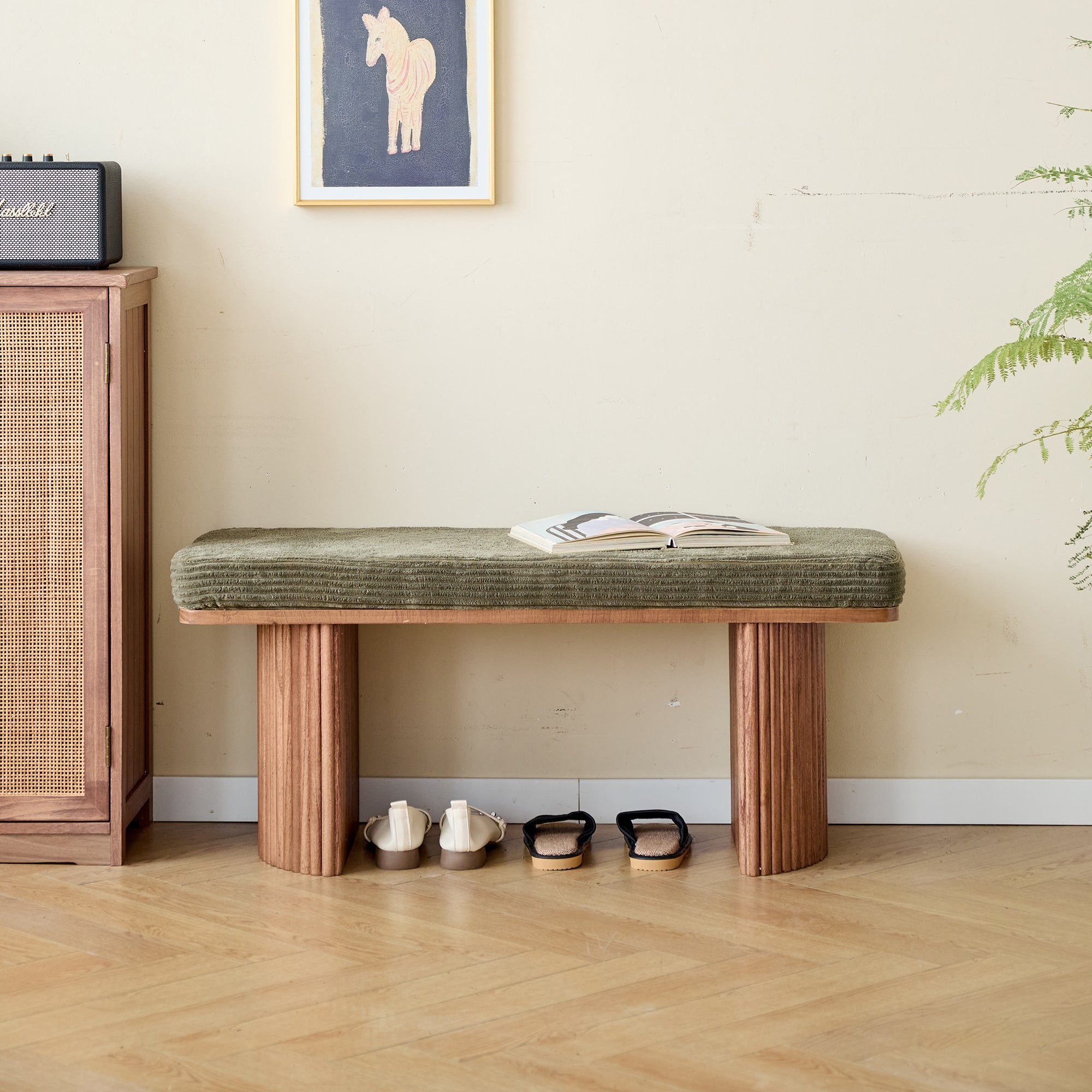 PIREUS – Ławka z litego drewna i zielonego sztruksu