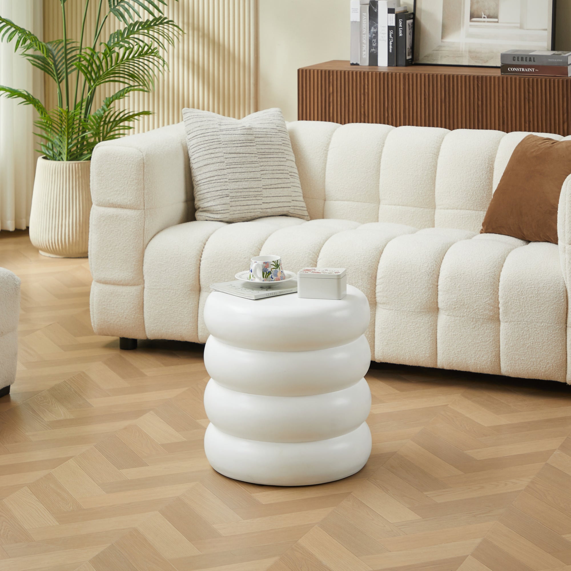 LOKKA – stolik pomocniczy do kanapy, do użytku wewnątrz i na zewnątrz, z białego magnezytu