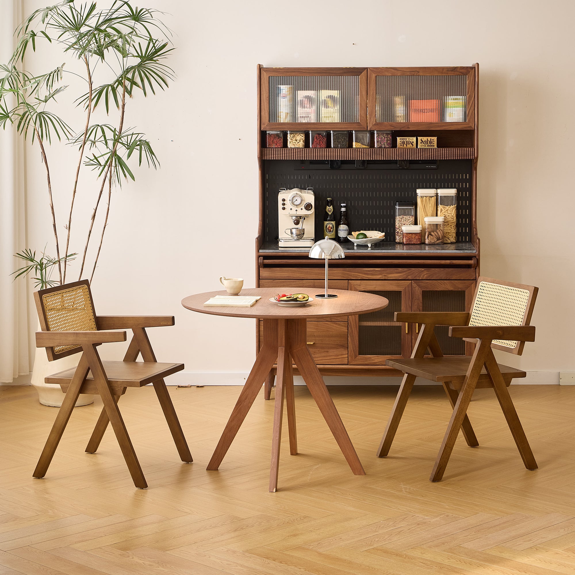 MADEIRA – Fotel stołowy z ciemnego litego drewna i wikliny