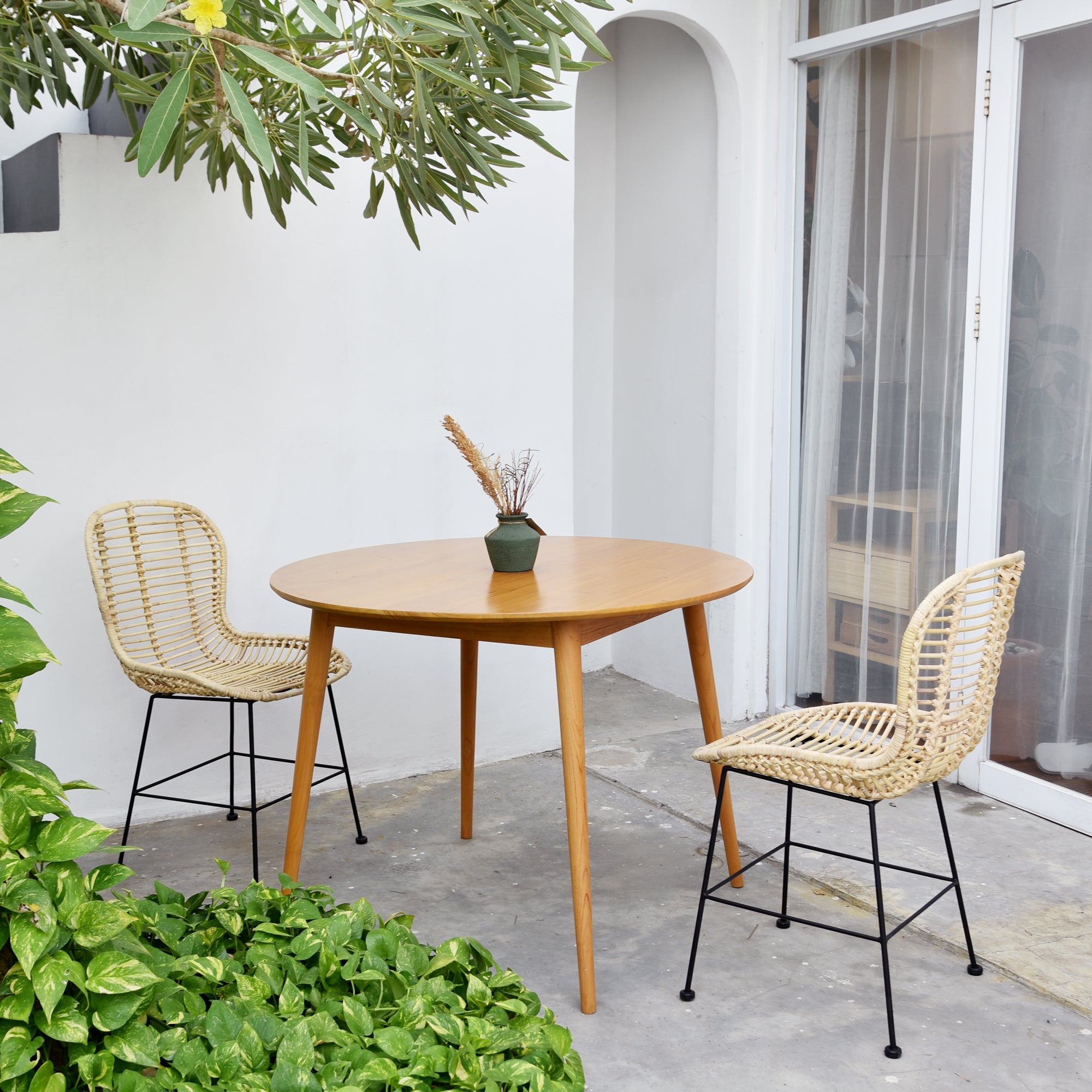 BORONG – Zestaw 2 krzeseł do jadalni w stylu boheme, wykonanych z naturalnego rattanu