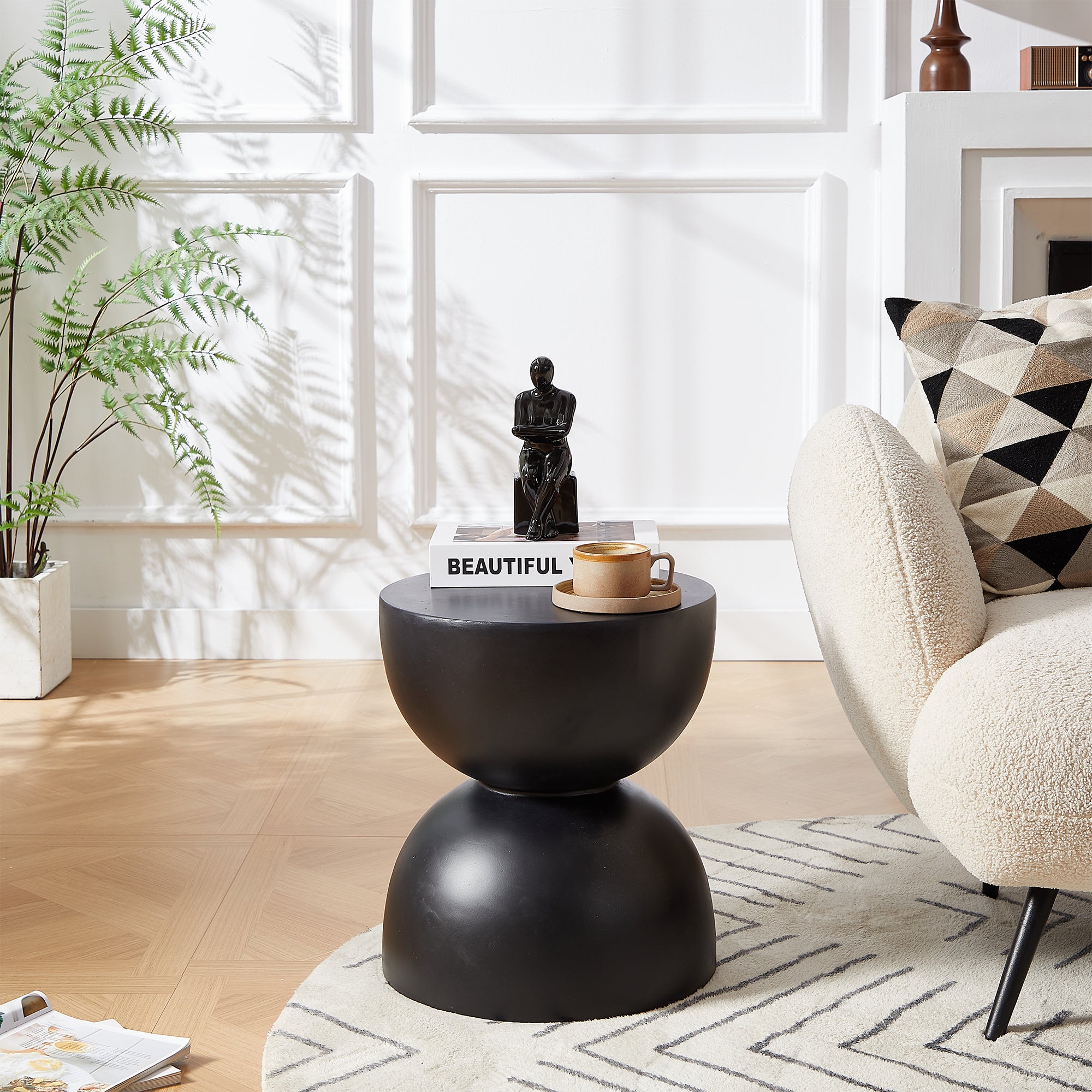 VEJEN – stolik pomocniczy do kanapy, do użytku wewnątrz i na zewnątrz, z czarnego magnezytu