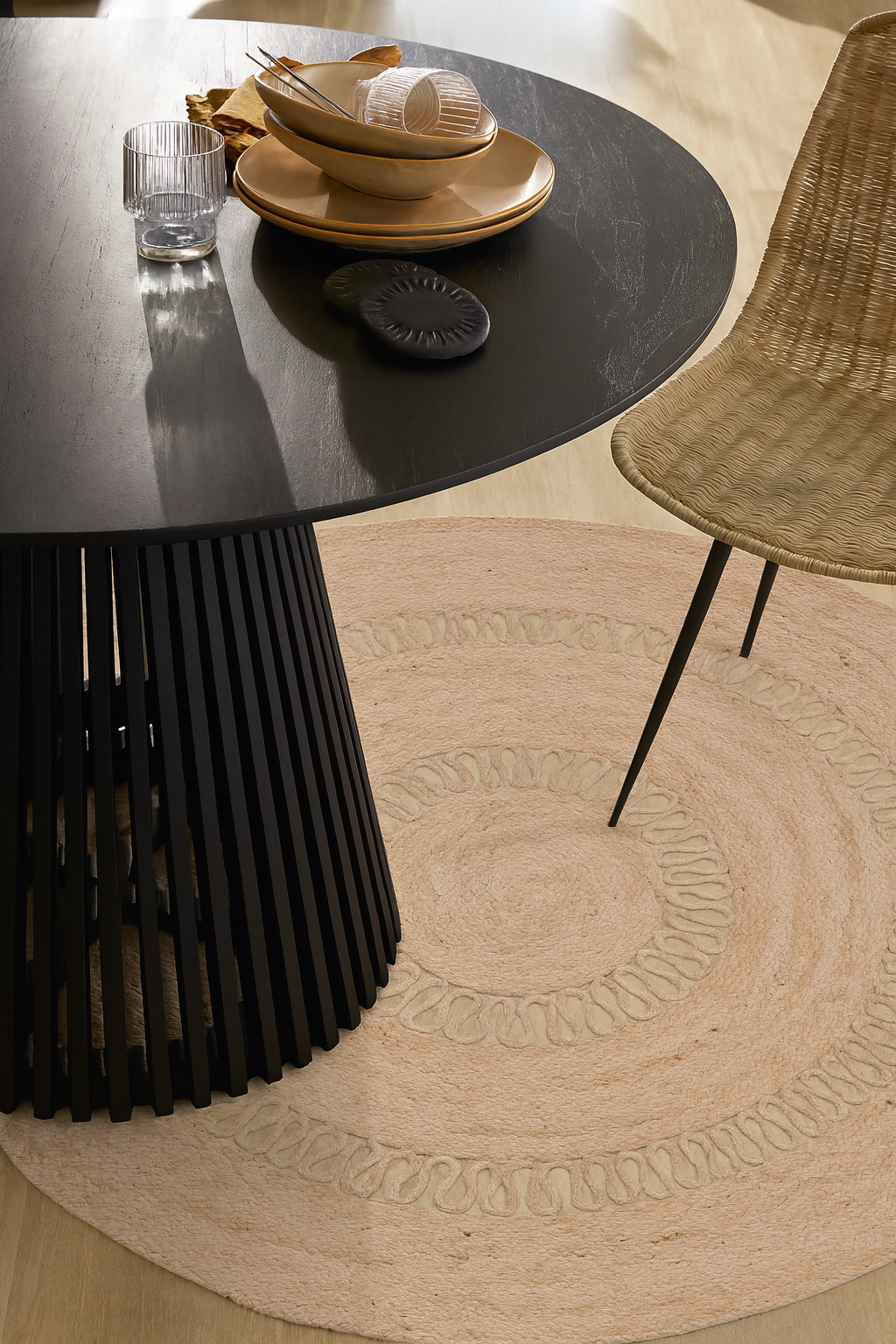 RUNE – Okrągły dywanik z naturalnej juty w kolorze brązowym, 180 x 180 cm