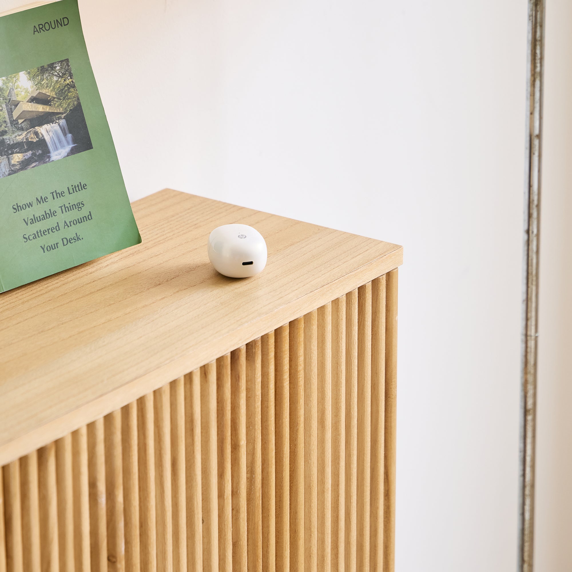 ESLOV – Drewniany zagłówek łóżka 140 cm z schowkami