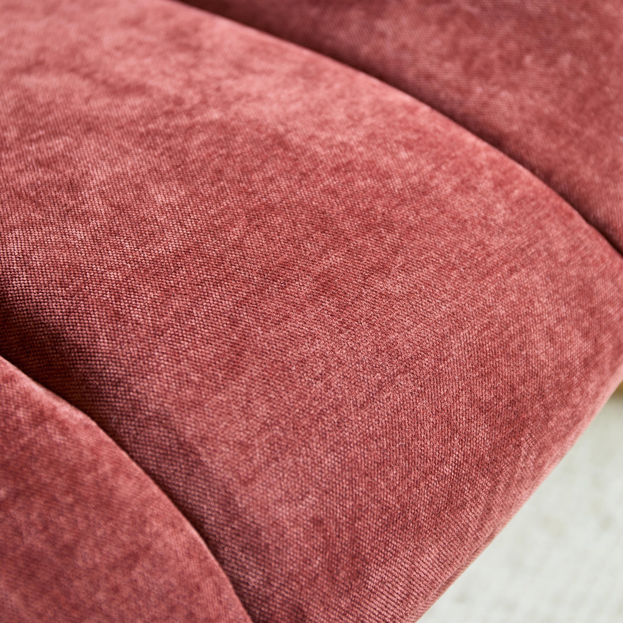 NAMSOS – Obrotowy fotel z tkaniny w kolorze terakoty