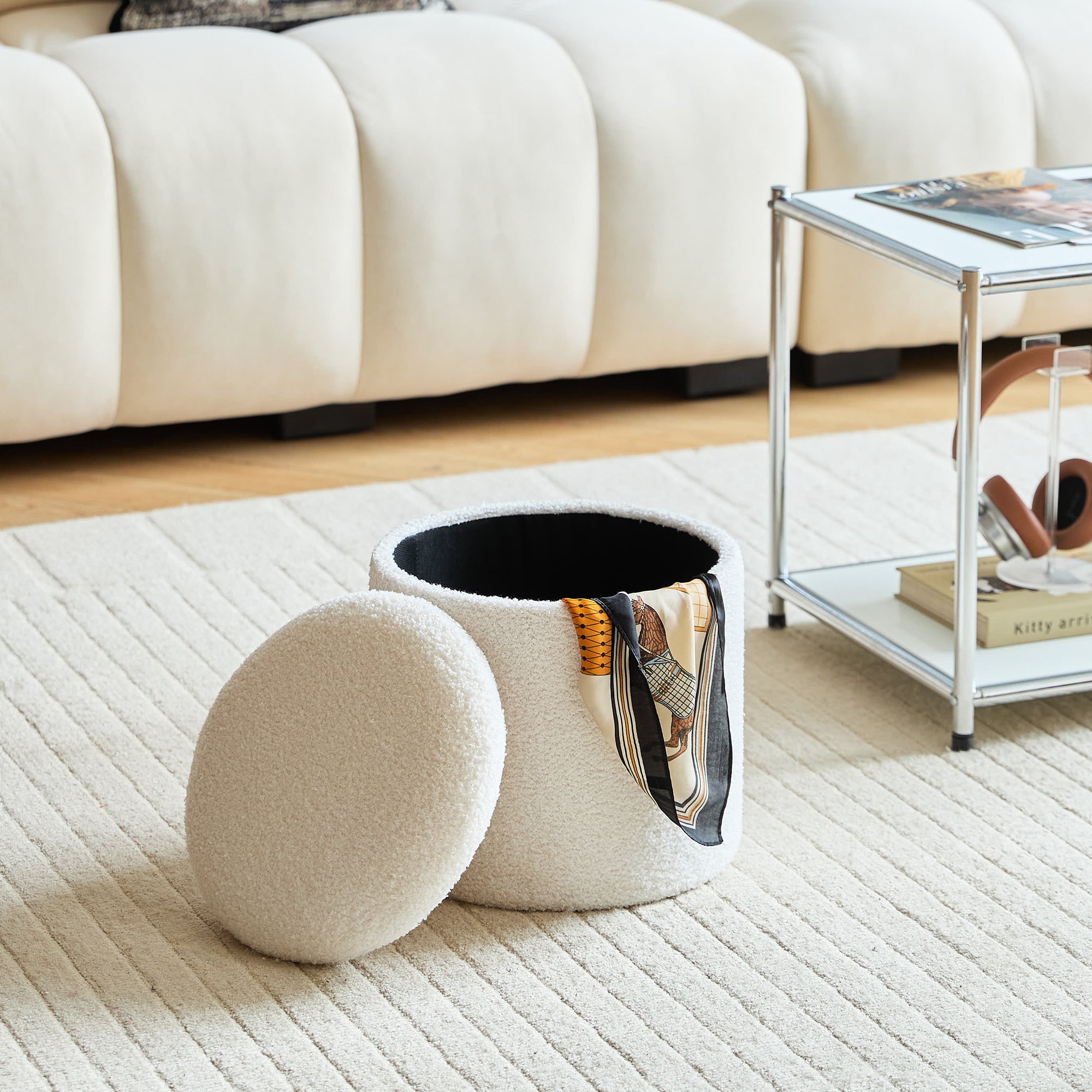 NARVIK – Zestaw 3 puf z drewnianym schowkiem i białymi pętelkami