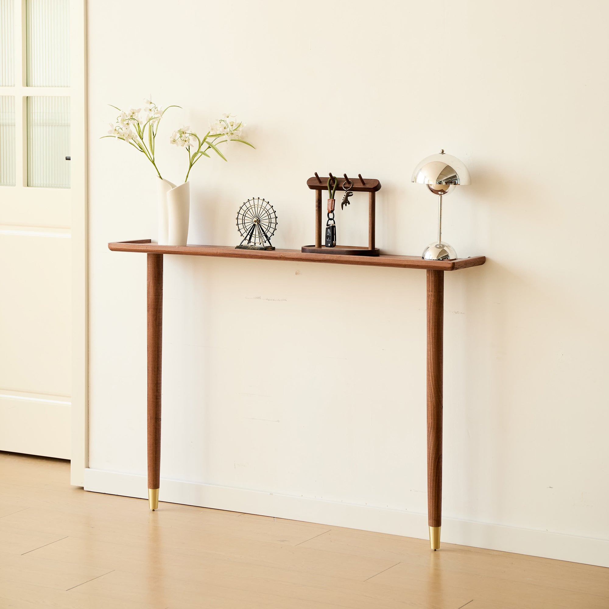 ALSTA – Skandynawski stolik konsolowy z drewna orzechowego