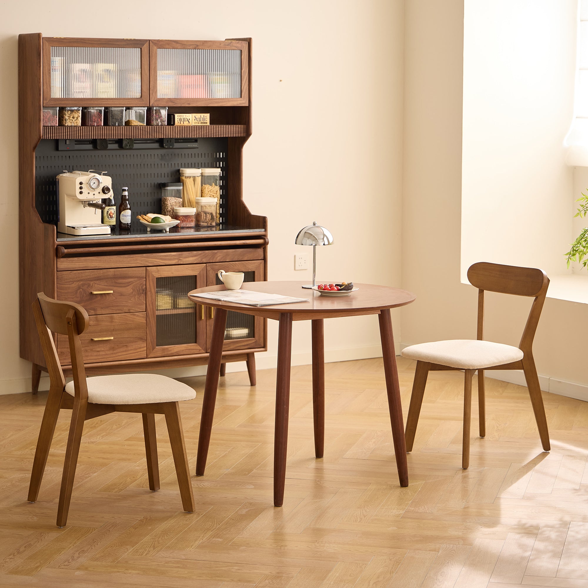 VITORIA – Zestaw 2 krzeseł do jadalni z ciemnego drewna i beżowej tkaniny