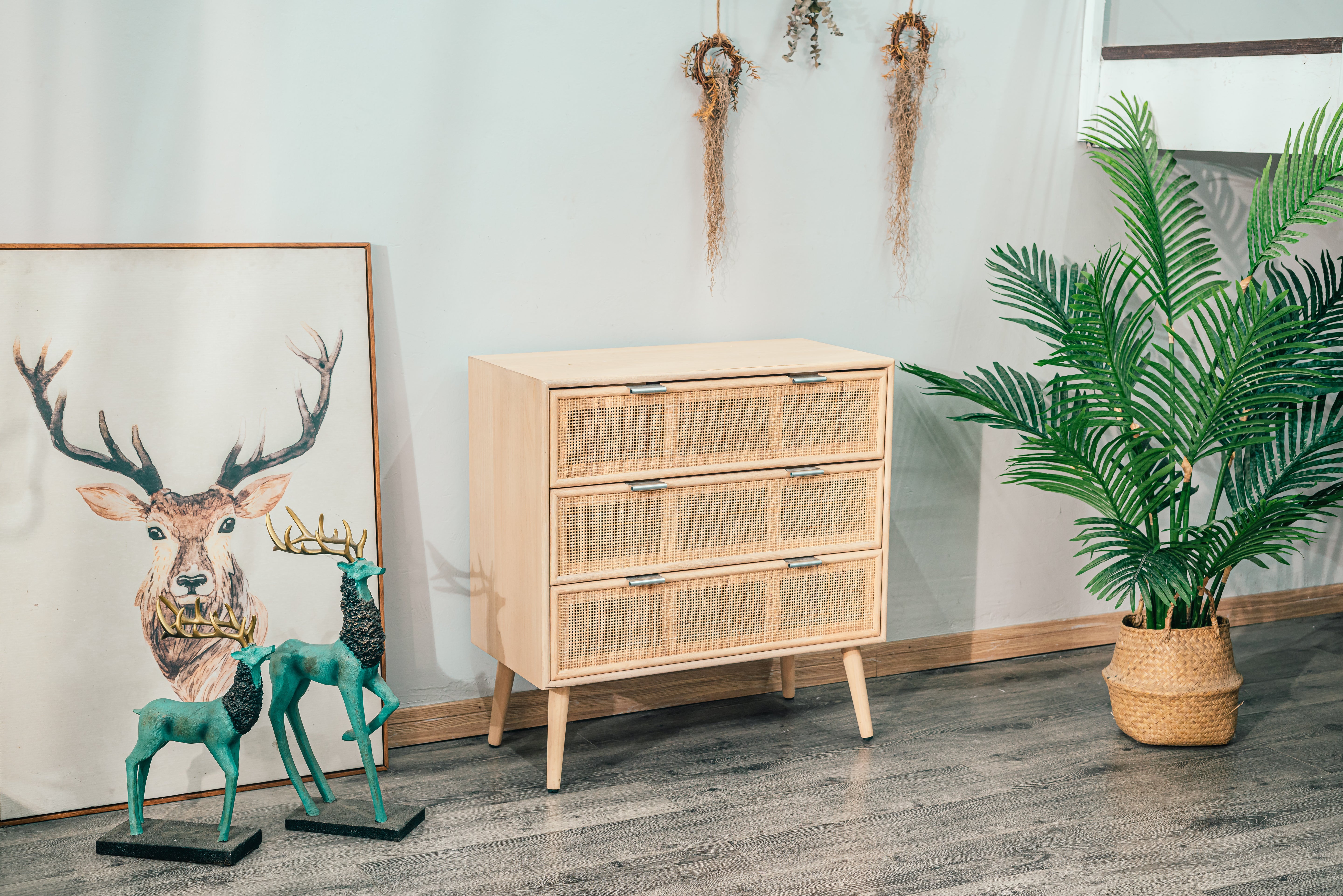 Komoda z 3 szufladami z drewna i naturalnego rattanu