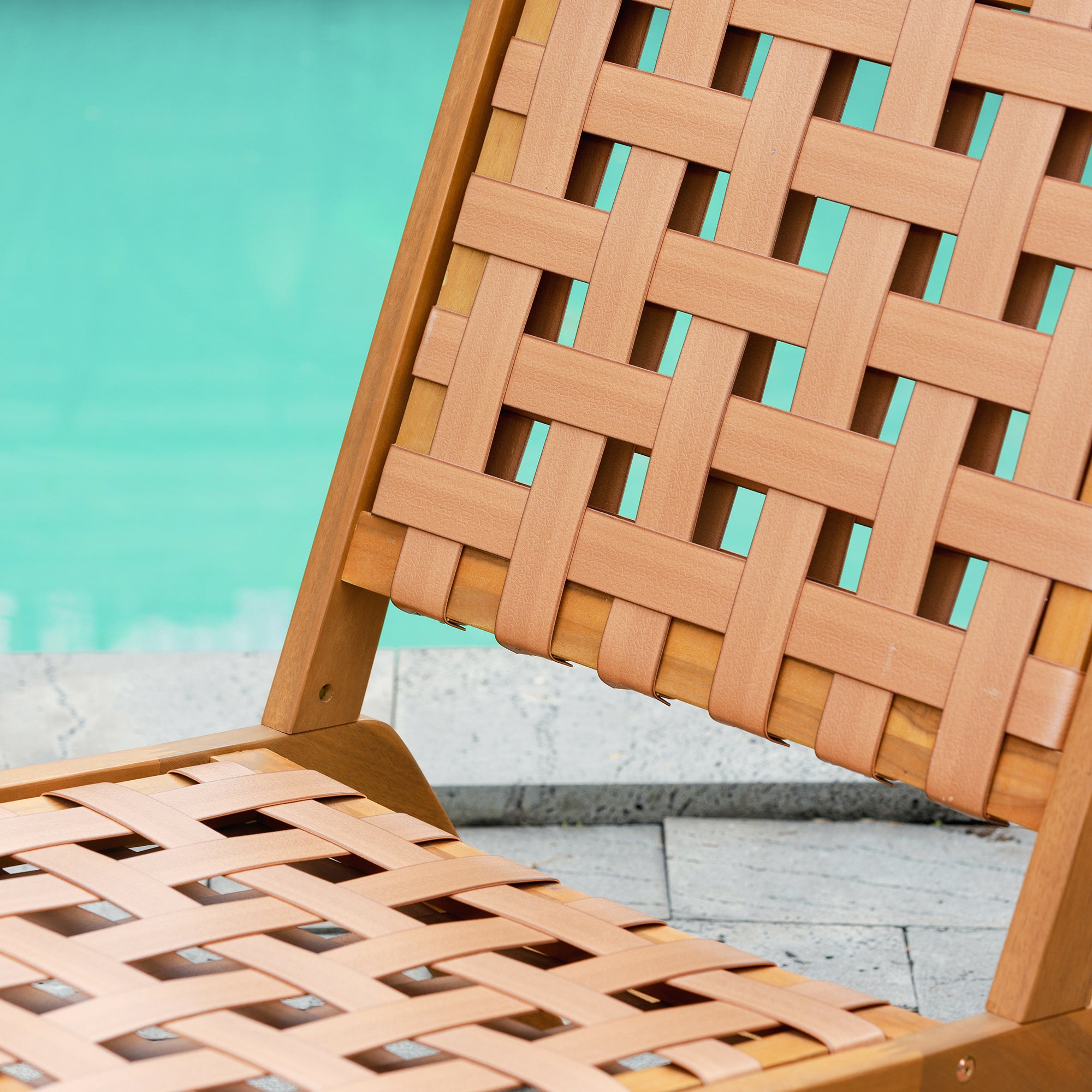 AGUILARES – Fotel do wnętrz i na zewnątrz z litego drewna akacjowego i zamszu